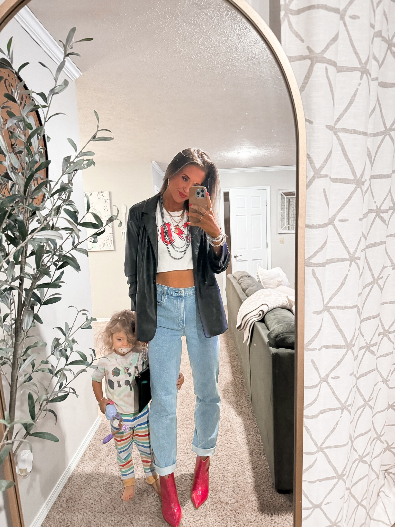 Last nights dinner outfit | forever21 cropped graphic tee | kohls blazer | Abercrombie straight leg jeans | Marc fisher booties 

#aesthetic #fashionlook #stylediary #outfitstyle #winter 

#LTKSeasonal #LTKfindsunder50 #LTKstyletip