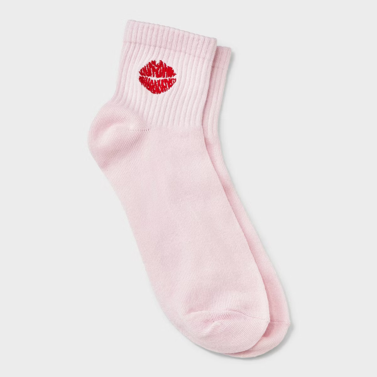 Women's Embroidered Kiss Valentine's Day Ankle Socks - Pink/Red 4-10 | Target