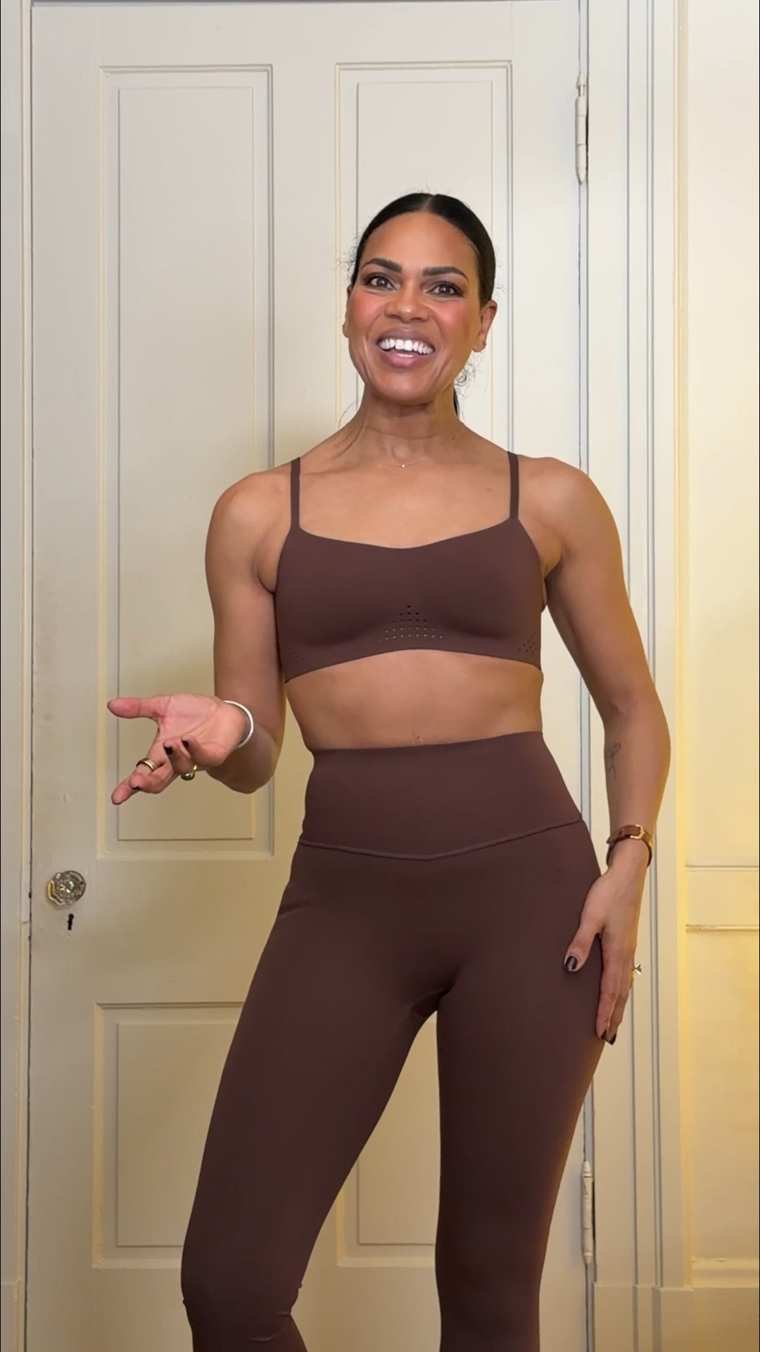 You know I love stepping into my sports bra and this one by #VSPartner @victoriassecret passed the test! There’s no hooks, it has a little perforation, wide sides and the straps are convertible! I’m picky about my sports bra and this one passed the test! Linked the sports bra and leggings below! 

#LTKActive