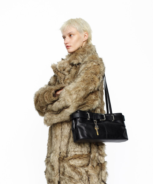 MUSINSA | OSOI SHOULDER BROCLE [STONE BLACK] | Musinsa Global