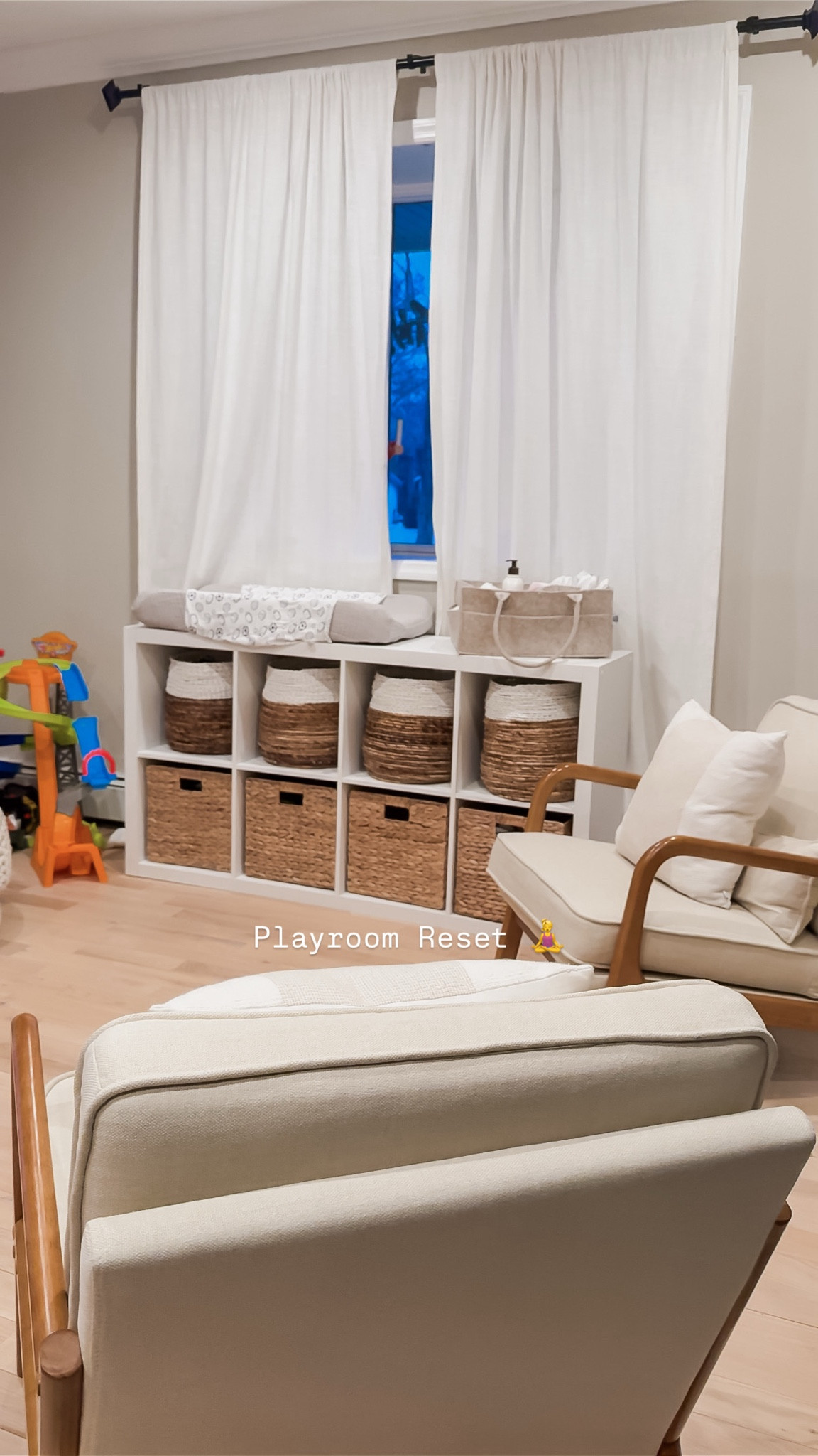The playroom storage unit I finally caved and bought 🧘‍♀️

One storage piece and the playroom actually stays like this now… no really.
Everything has a home, toys don’t end up all over the floor, and I’m not stepping on random blocks anymore 😂
Linked the exact unit + the baskets I use inside!


#playroom

#LTKCyberWeek #LTKFindsUnder100 #LTKKids