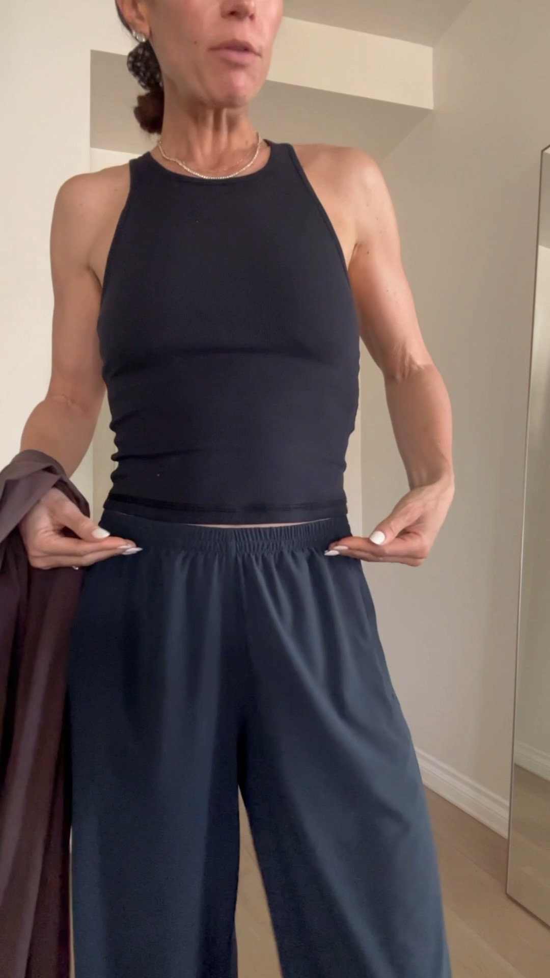 If you’re looking for the best spring and summer travel pant, that are also short gal friendly (in the short inseam option )I can't recommend the Villa Everyday Wideleg Pants from @vuoriclothing enough! Made with a thin pull on smocked waistband, with a mid-rise relaxed fit, they’re wrinkle resistant and so versatile. The material is silky soft and the perfect lightweight option for travels. I have been wearing the Villa collection pants for the past several years for all my European travels as they travel and pack so well and have incredible versatility. They’re tts and come in 3 different inseam options and colors. #vuoripartner 