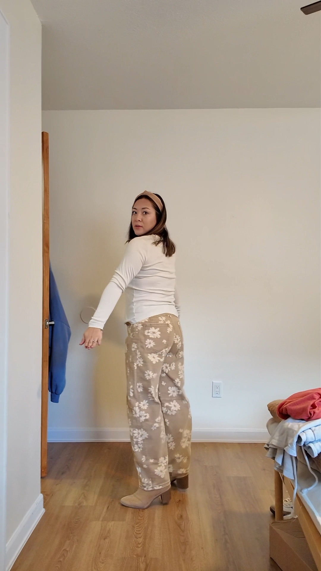 I don’t think I’m ever going to take these barrel jeans off!! 

I’m 5’2 155 lbs and wearing a size medium in the jeans.

#LTKmomlife #LTKootd #LTKgrwm