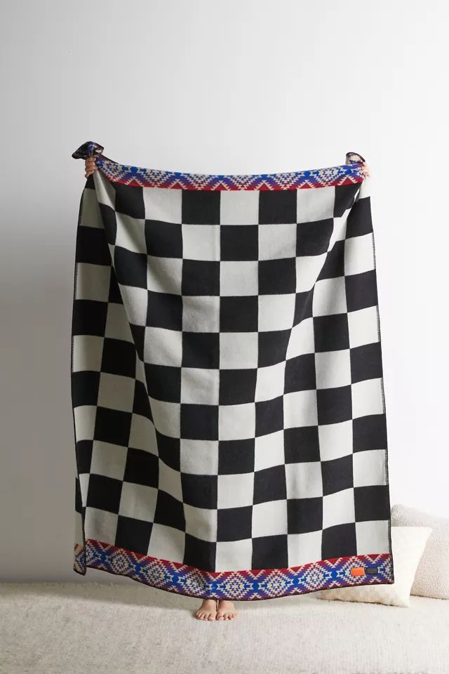 Pendleton UO Exclusive Checkered Wool Bed Blanket | Urban Outfitters (US and RoW)
