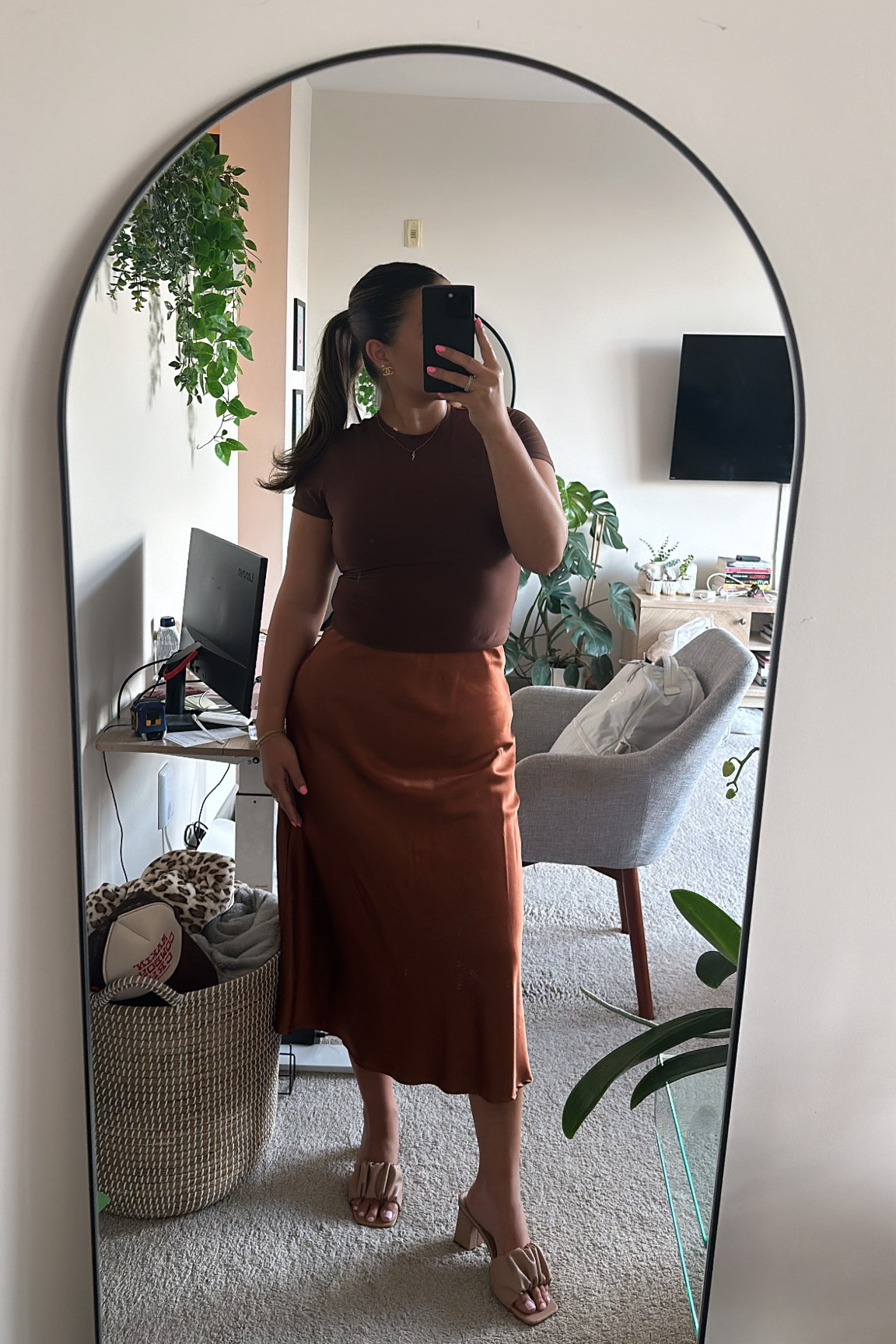 All brown neutral work appropriate outfit for summer 🤎🤎🤎

#amazon #silkskirt #neutrals #workwear #summeroutfit #summerworkwear

#LTKFindsUnder100 #LTKStyleTip #LTKWorkwear