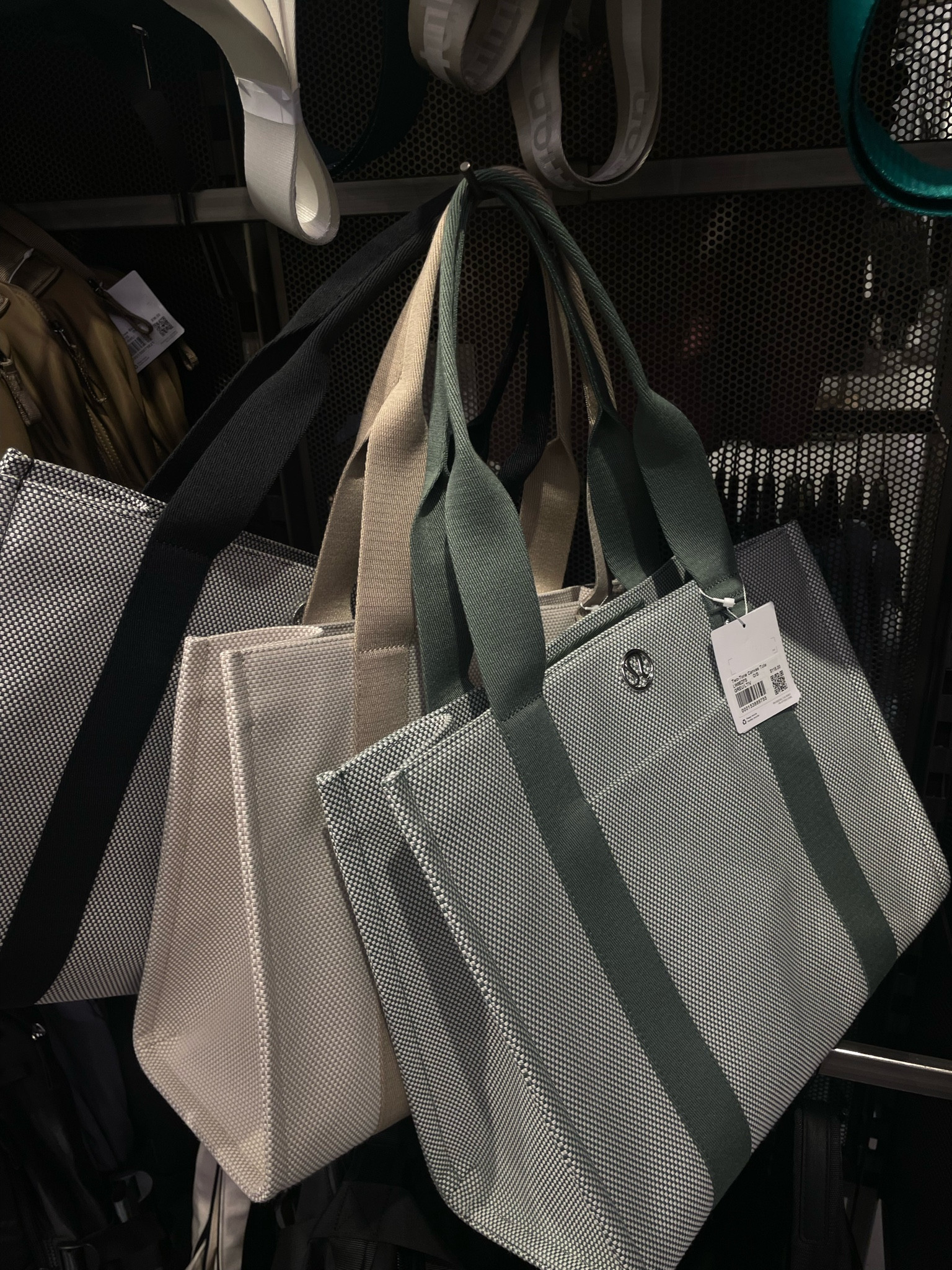 Two tone canvas tote bag restocked and came in a new color 😍💚

#LTKFindsUnder100 #LTKStyleTip