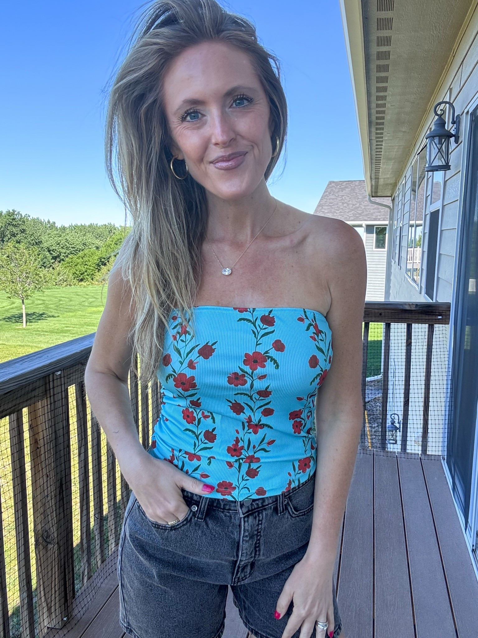 This blue floral print tube top is absolutely adorable! 🩵 Wearing a small. Does come in more colors.

As an Amazon Influencer I earn commission on qualifying purchases.

Floral print top, spring fashion, mom style, summer outfit idea, black denim, viral 5” inseam denim, summer day casual look

#LTKootd #LTKOver40 #LTKMidsize