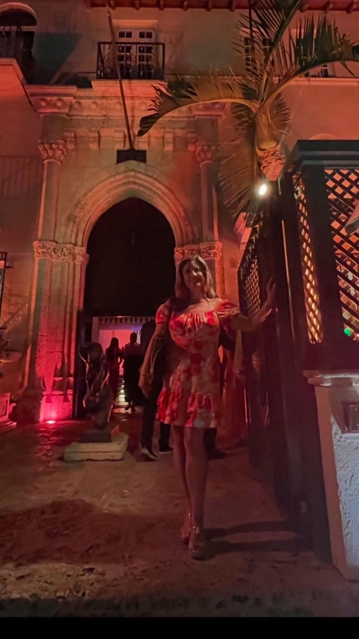 #tropical #offtheshoulder #floraldress

#LTKSeasonal #LTKOver40 #LTKFindsUnder50