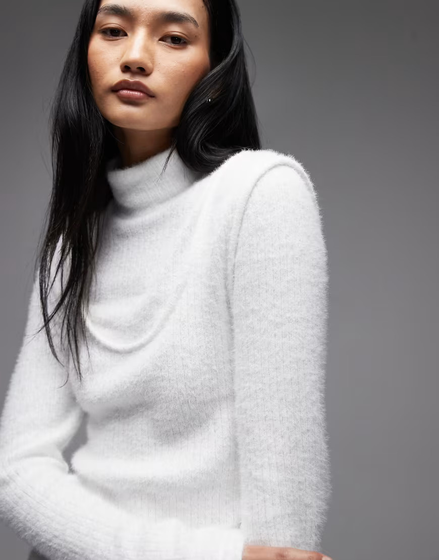ASOS DESIGN – Flauschiges, zweilagiges Rollkragen-Oberteil in Weiß mit Rippstruktur | ASOS (Global)