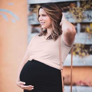 Ribbed Bamboo Maternity V-neck T-shirt | Kindred Bravely