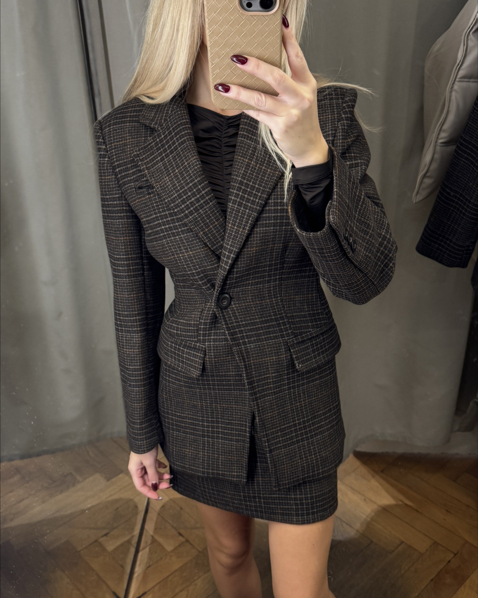Perfect brown checkered wool suit, perfect for both a day at the office or a chic coffee run. Runs big. The jacket on the second picture also runs a bit big. 
Blazer: size 34
Skirt: size 32
Jacket: size M (but need a S)

#LTKWorkwear #LTKSeasonal #LTKStyleTip