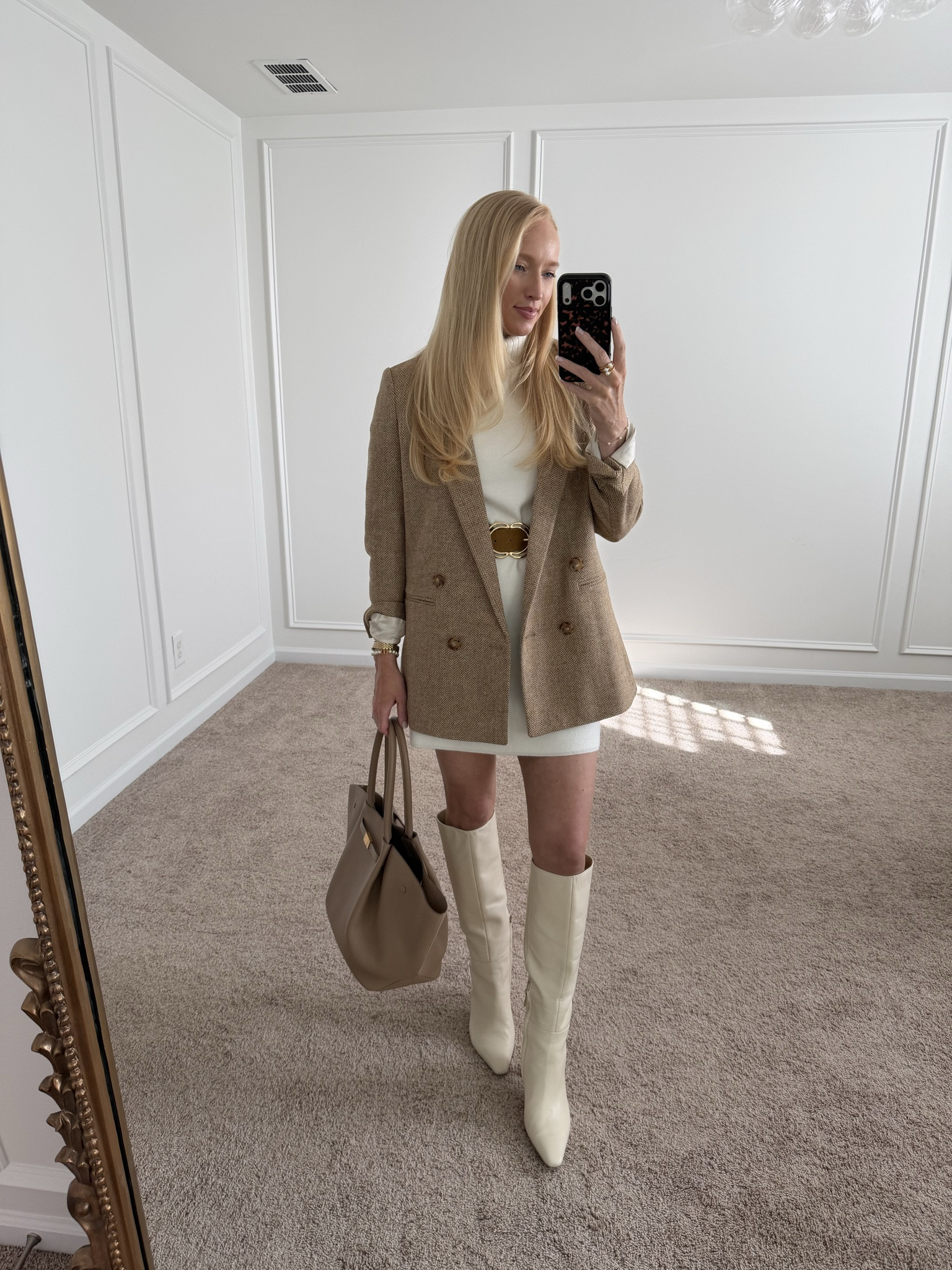 Herringbone blazer size 4 / oversized fit and very warm (it’s wool and great quality)  paired with a classic knee high boot that comes in any color you may need! Very comfy and tts 

 Fall outfit // Thanksgiving outfit // Friendsgiving

#LTKHoliday #LTKootd #LTKCyberWeek