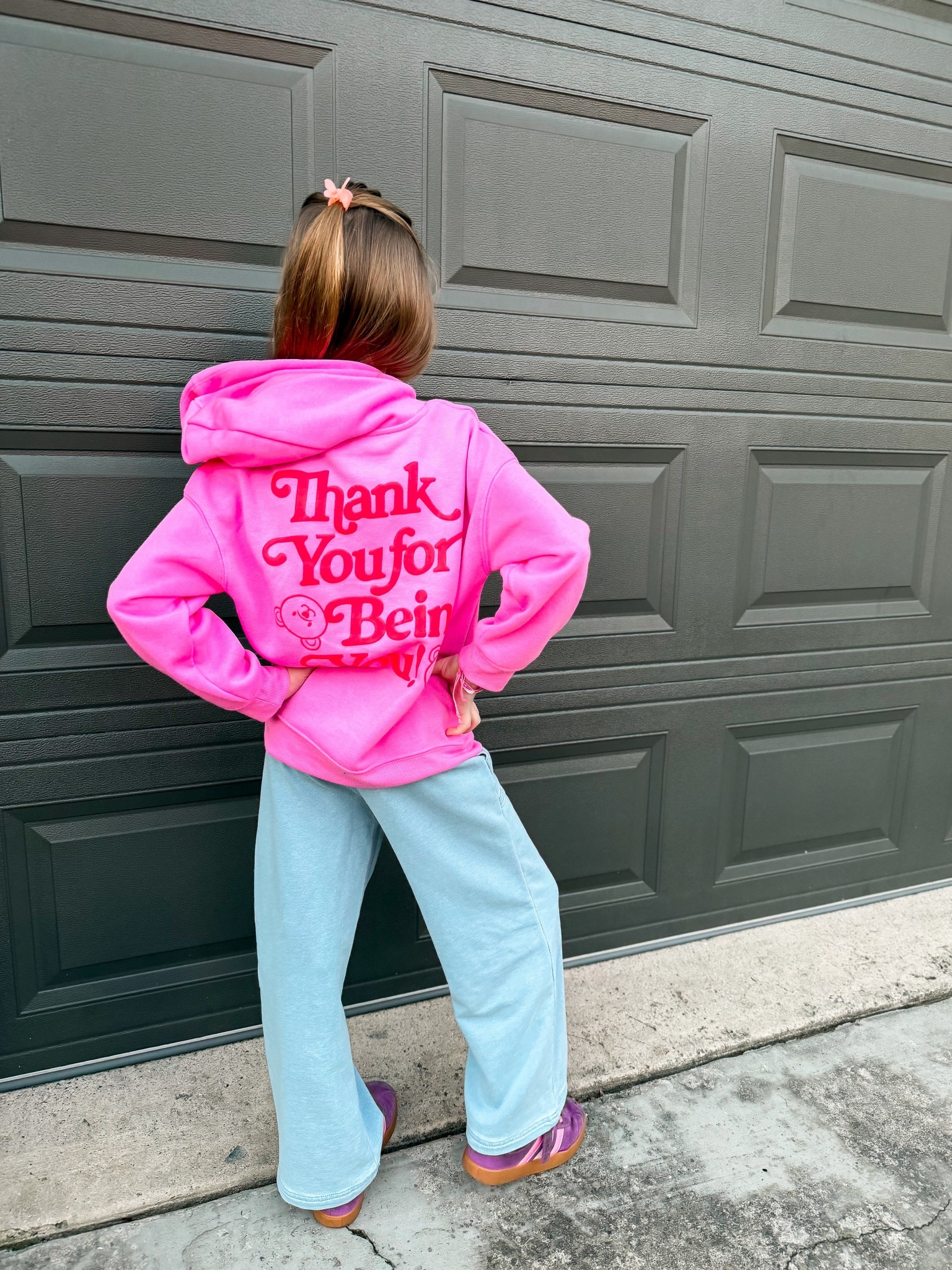 Fiona’s OOTD 
Pajama sweatpants jeans for girls
Fits tts and Fiona wears a small (6/7)
Sweatshirt fits oversized and has matching sweatpants 
All from @walmart
