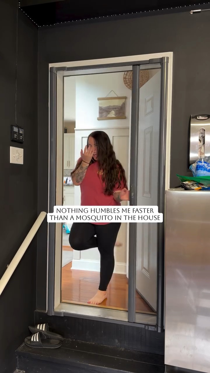Like & save for later ‼️ tap follow & comment SHOP for the link 🔗 (must be following to receive DM) ✨ Before summer officially hits, add this retractable screen door🤎 I swear it’s been one of our favorite simple home upgrades

The kids can run in and out nonstop, we still get fresh air through the house, AND I’m not chasing bugs around the kitchen all night 😂

One of those functional home swaps that just makes mom life feel easier.

Comment SHOP and I’ll send the link 🤍

#screendoor #homeswaps #momlifehacks #functionalhome #homeupgrades

#LTKHome #LTKOver40 #LTKmomlife