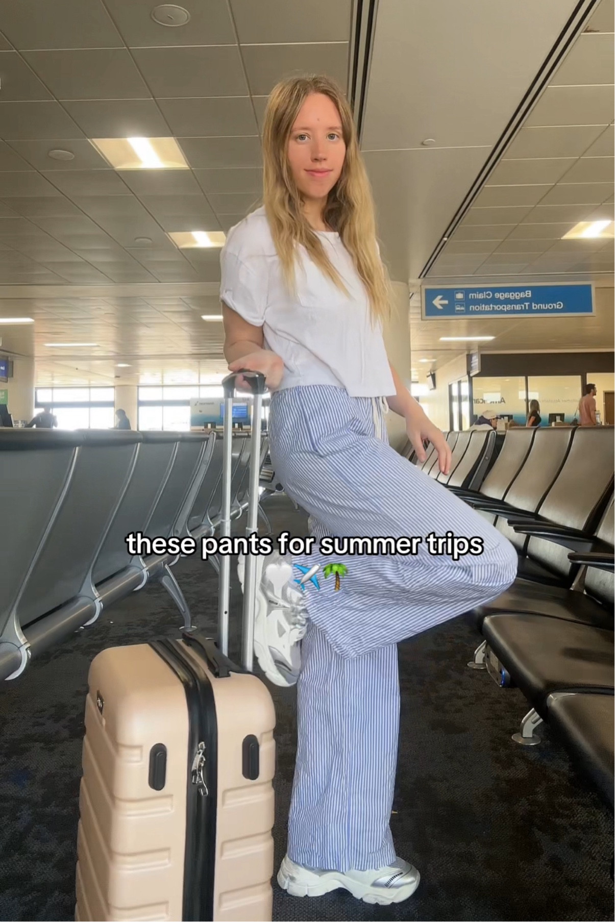 Do you know how much confidence it takes to do this in an airport 🤪✈️ felt so cute and comfy in these!! Gives #boxershortstrend vibes but pants! 

#edikted #ediktedtryon #summerlooks #pajamapants #fashioninspo #travelootd #summerfashion #ootd