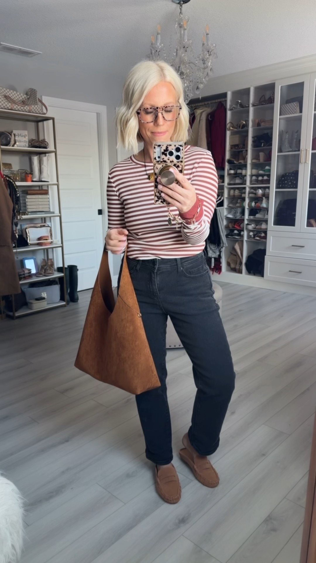 These waffle knit tops are my new favorite thing!!! They come in 12 colors and are such a good elevated basic!!!
⬇️⬇️⬇️
Top size small
Jeans size 2 (size down! Run big)
Shoes TTS



#LTKSeasonal #LTKSaleAlert #LTKOver40