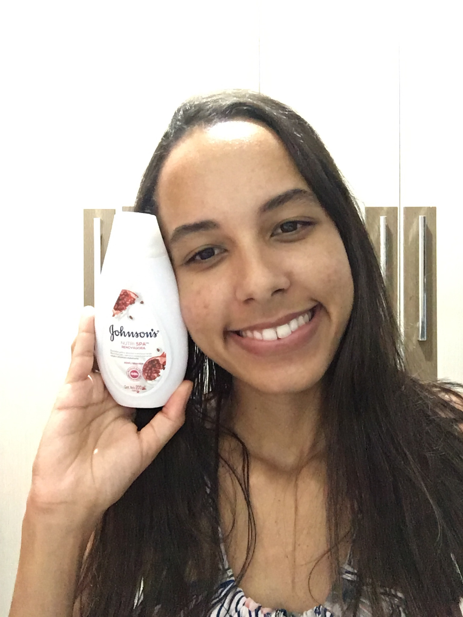 Oi oi gente!! Passando para deixar uma super dica com vocês!! Uso no dia a dia esse hidratante da Johnson’s de Romã, ele ajuda na renovação da pele ✨
Ele é perfeito✨
Tem um cheiro incrível ✨
Super hidrata a pele ✨
Deixa a pele bem macia e saudável ✨
Eu amooo muito 🤍
Até mais com mais uma dica!! 🫶


#LTKhome #LTKbeauty #LTKbrasil