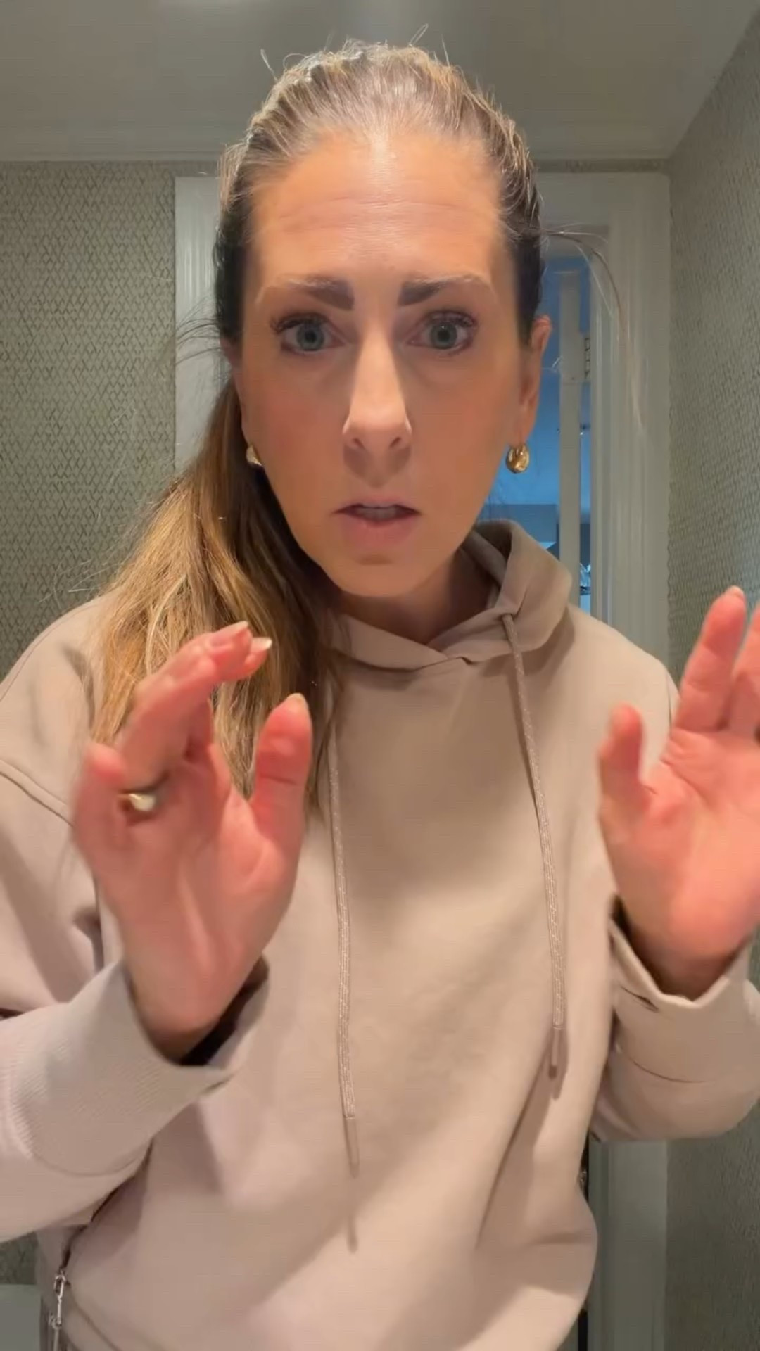 Kind of a chaotic breakdown of my best beauty purchase in a long time plus some other items that Medicube sent over that I can’t wait to try 🤩 Did this on the fly because these are SO good I had to share.

Comment SKIN and I’ll send you the links 🔗

#newyearbeauty #newyear #newyearrefresh #newyearreset