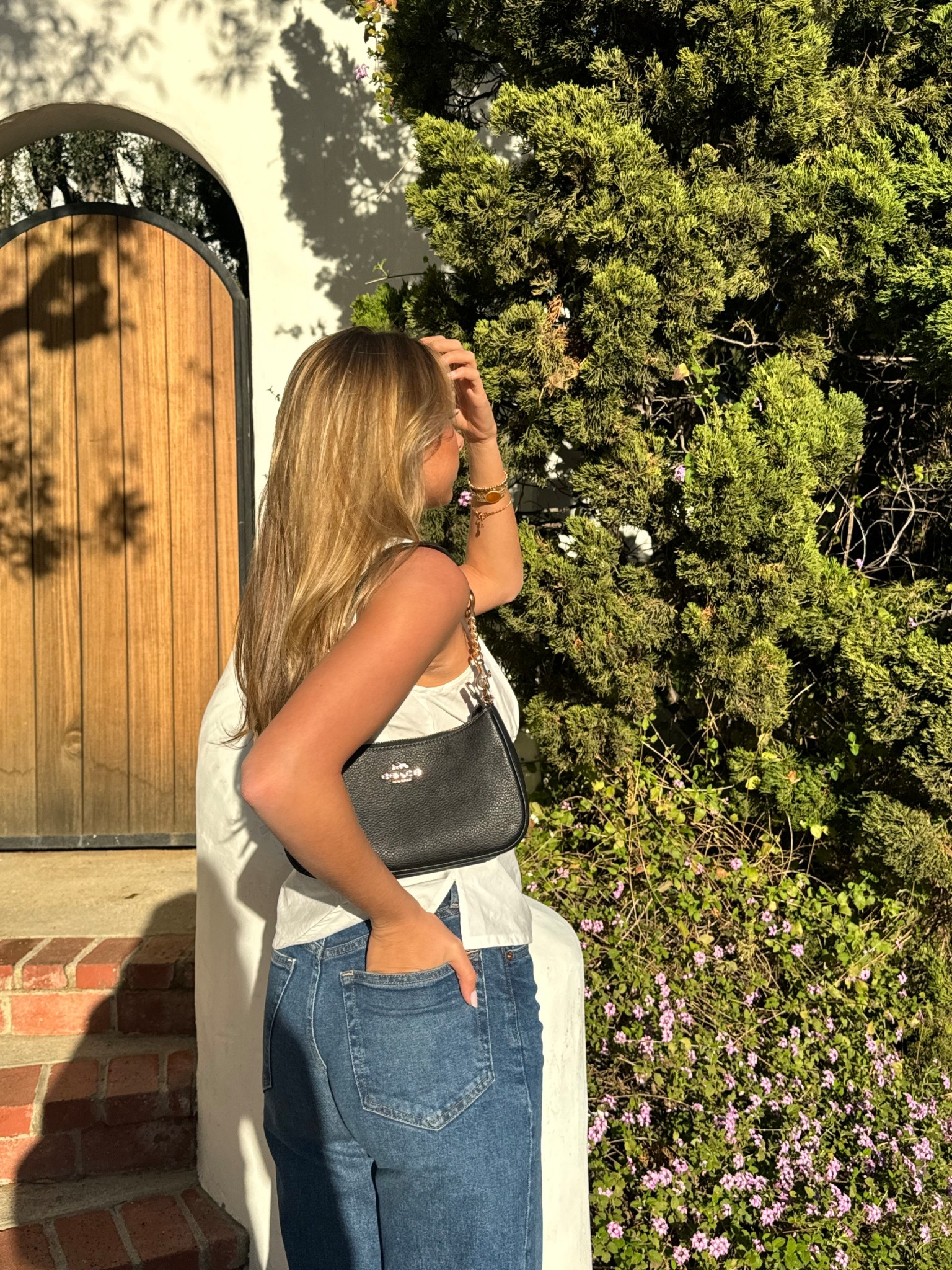 found my new staple black bag! the amount of compliments I’ve gotten wearing this bag is unreal 🤍 @coach #coachoutlet #coachNY #ad