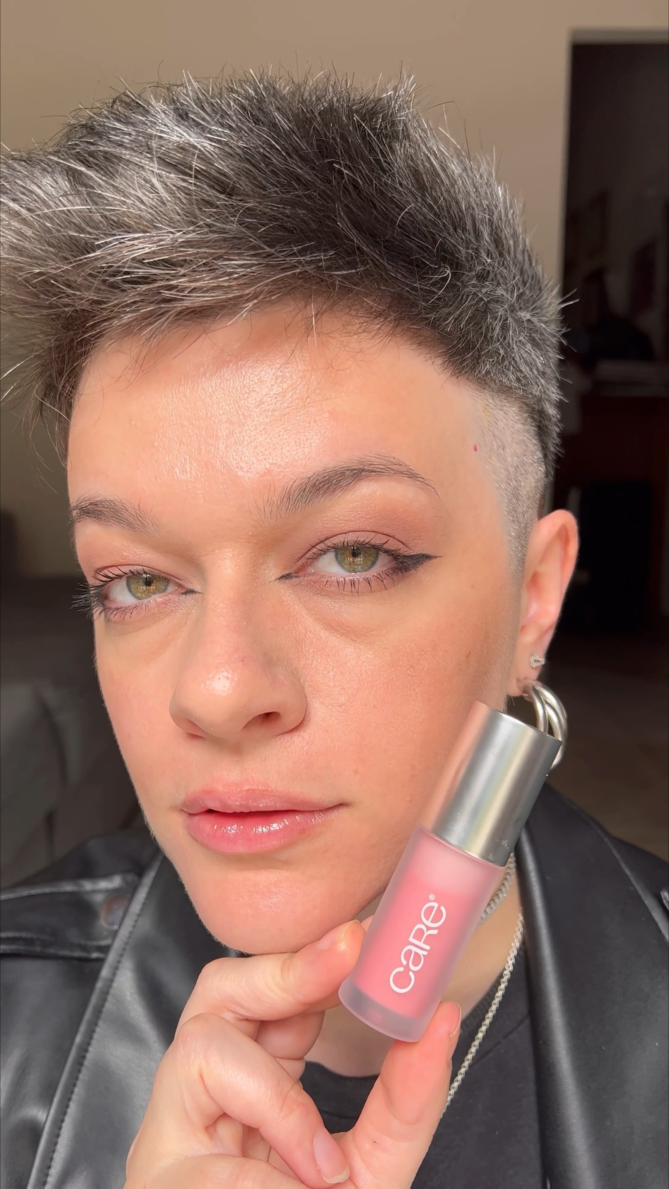 Simplesmente apaixonada nos Lip Oils e Lip Balm que são lançamento da Care! Que textura maravilhosa e que sensação gostosa nos lábios! Senti muita hidratação e são tão confortáveis que a gente vicia de usar hahah 🩷 #LTKConBR2023

#LTKbeauty #LTKbrasil #LTKFind
