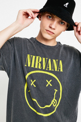 UO Nirvana Smile Face Washed Black T-Shirt - Mens S | Urban Outfitters (EU)