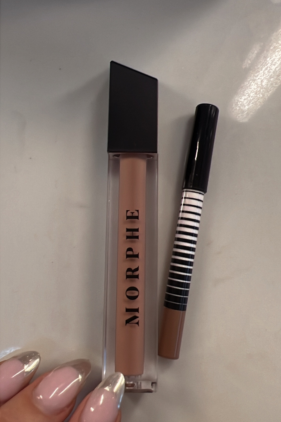 ‘Mercury’ in gloss
‘Light’ in lip definer