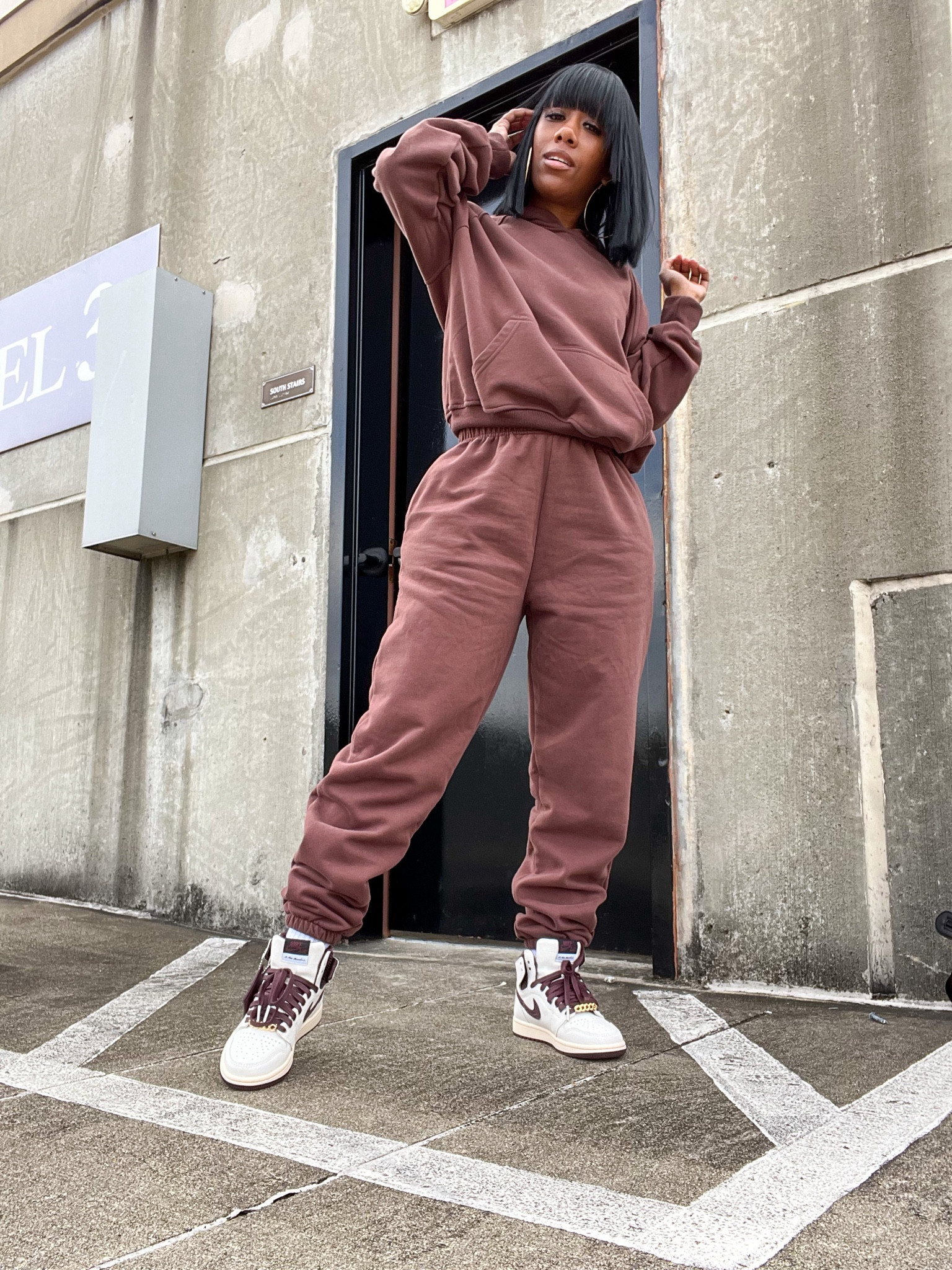 Brown hoodie and sweatpantss

#LTKStyleTip #LTKSeasonal #LTKFindsUnder100