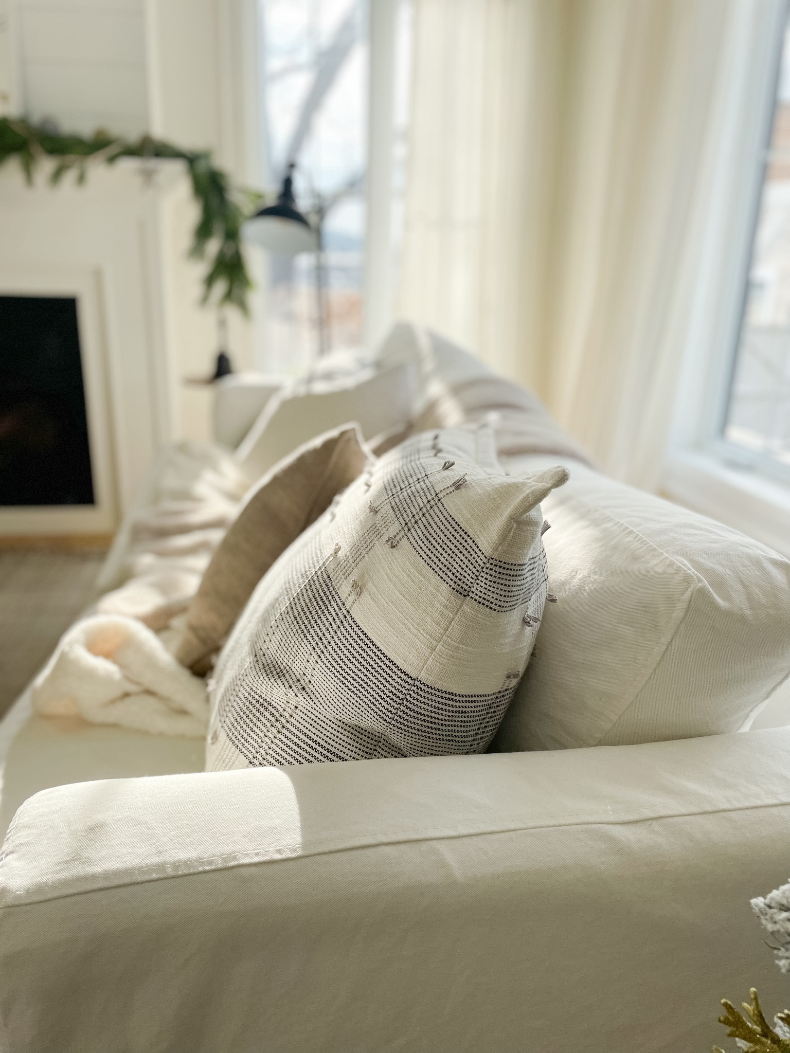 FARMHOUSE NEUTRAL SOFA AT CHRISTMAS 
.
Add a few neutral pillows, a throw onto a great sliocovered sofa 

#LTKhome #LTKstyletip #LTKHoliday