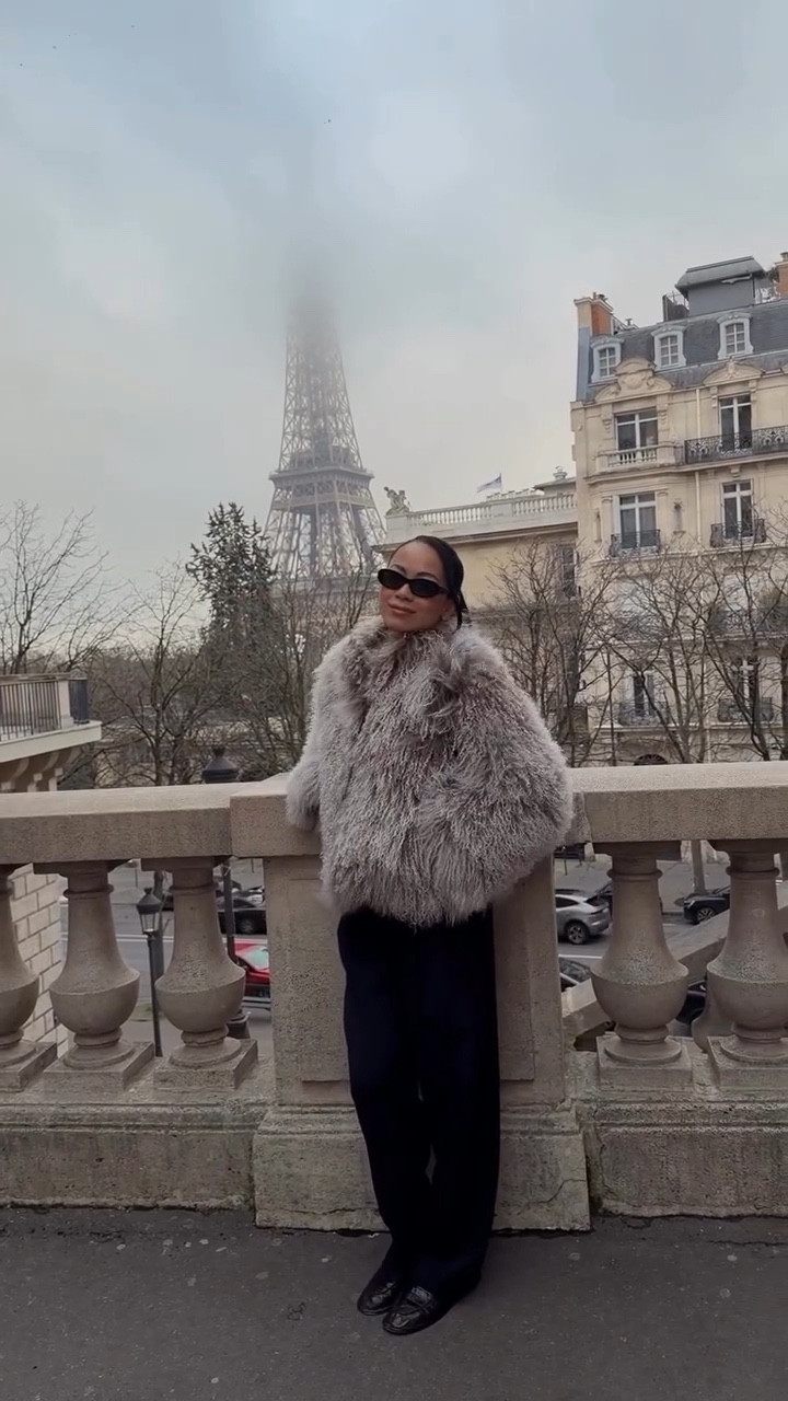 In case you missed it I was in Paris 🫶🏼 perfect shearling coat 

.
.
.
.
.
#parisvibes#paris#winterfashion#parisguide#winteroutfitideas #winteroutfitinspo#parisoutfit#winterfashion2025#parisoutfit#furcoat#fauxfurcoat#shearlingjacket

#LTKHoliday #LTKootd #LTKTravel