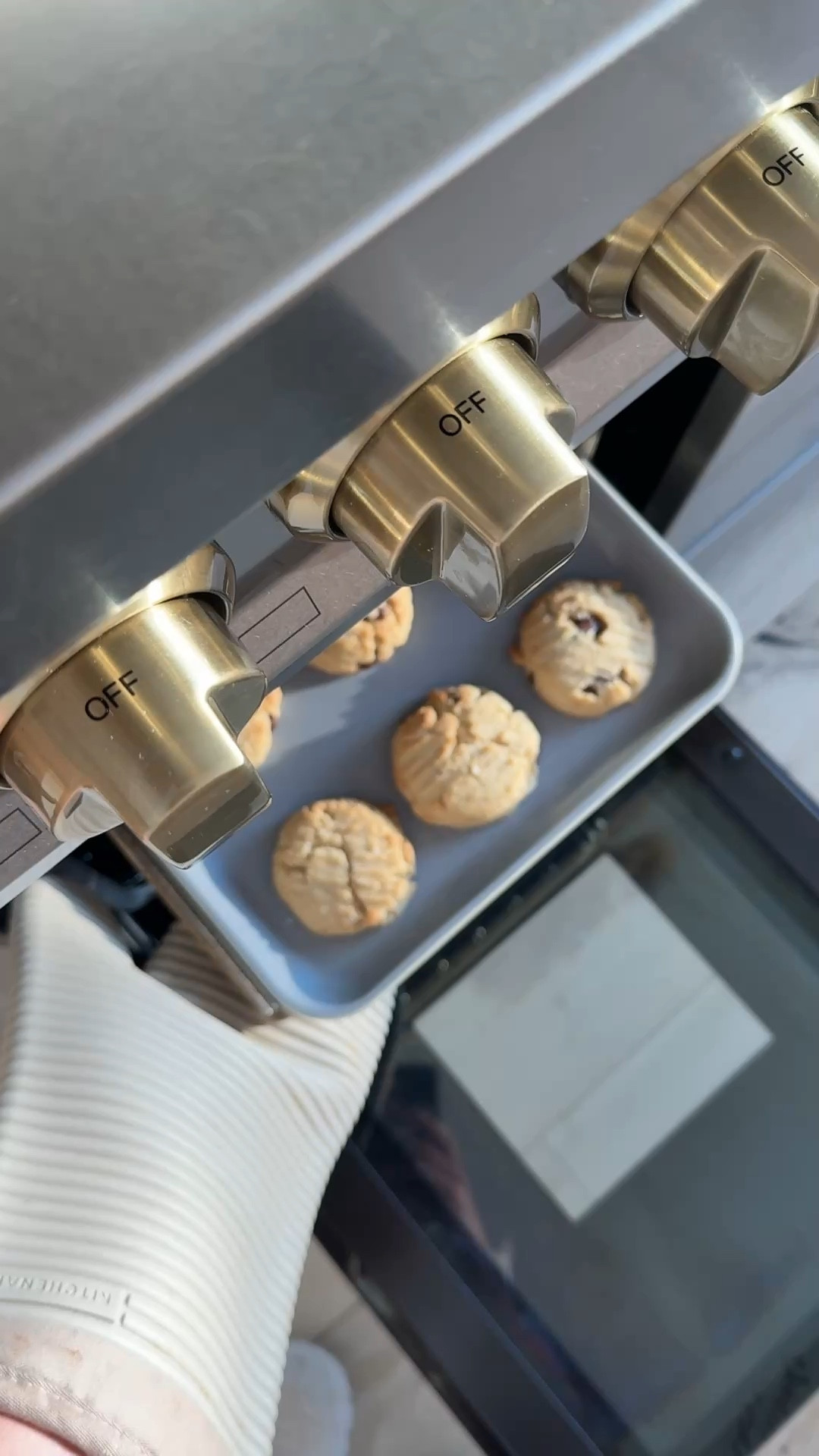 KITCHEN \ perfecting my chocolate chip cookies🍪 Felt right to bake on Sunday!

Home
Decor
Cooking 

#LTKHome #LTKFindsUnder50 #LTKWatchNow