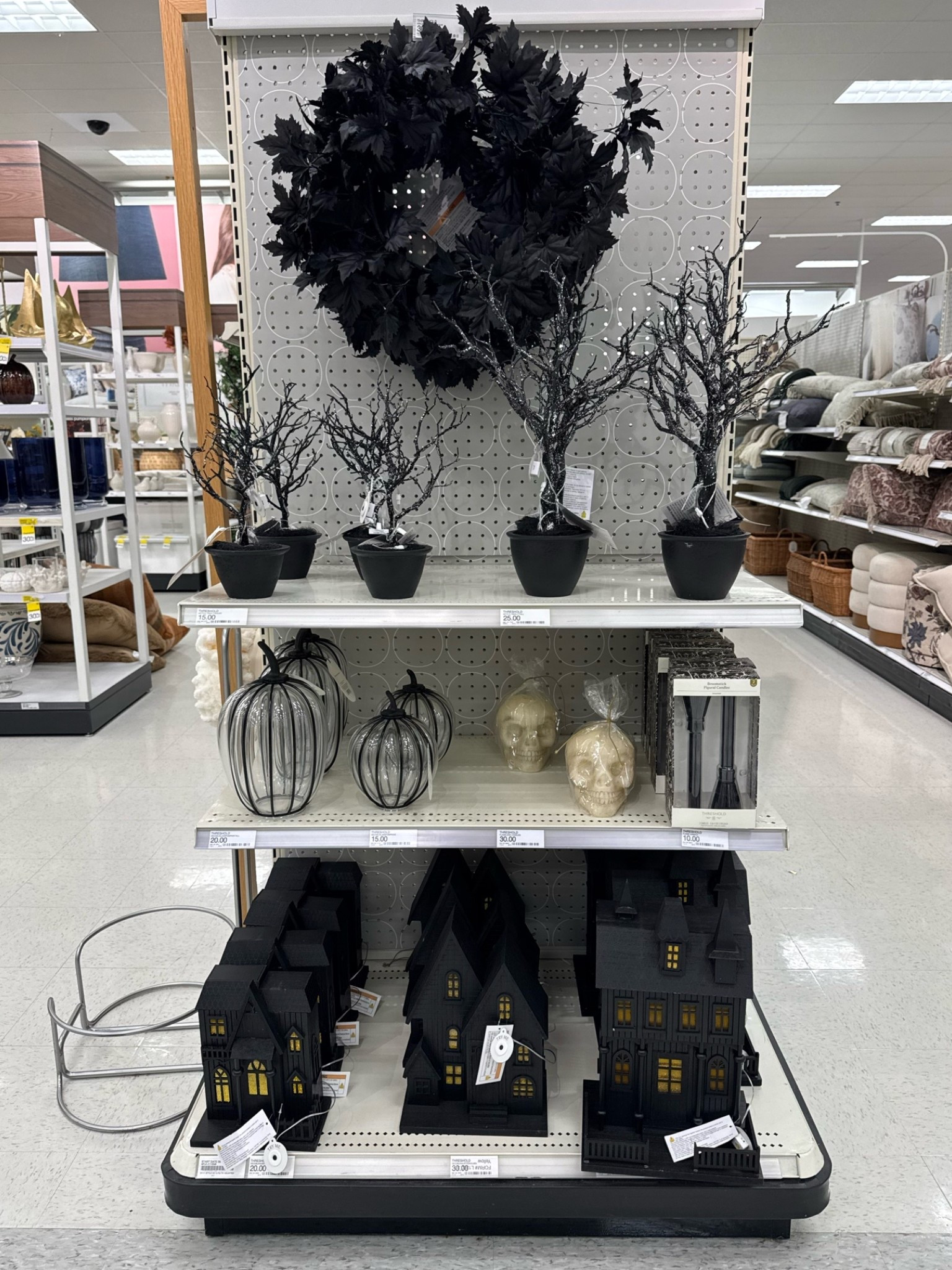 Happy Wednesday!☺️ Here’s some new spooky finds to decorate for Halloween!!🎃😍 The glass & metal pumpkins and spooky trees are my favorites!!🤩 Which one is your favorite?🤔


#targethalloween #spookyseason #targetfinds #newattarget #halloweendecor

#LTKHome #LTKdayinmylife #LTKSeasonal
