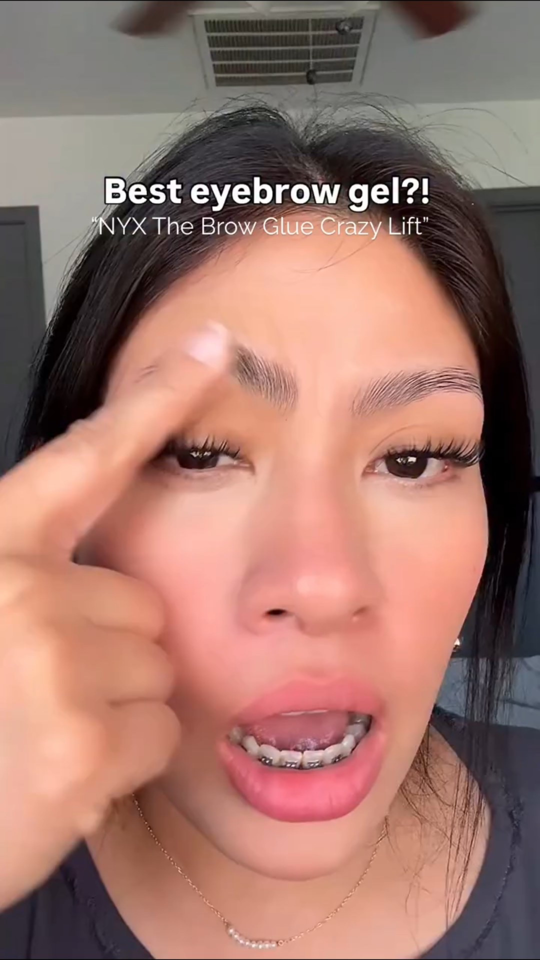 PEGAMENTO para cejas?! NYX Brow Glue🙀

I’m obsessed with @nyxcosmetics The Brow Glue Crazy Lift Eyebrow Gel 🙌🏻💯 It’s amazing! 
Long lasting ✅
Lamination ✅
Easy to use ✅
2-1 applicator ✅
Affordable ✅

Nyx cosmetics review, eyebrow gel, drugstore makeup dupes, Nyx makeup, affordable makeup, Latina creator, #latinacreator #azcreator #latinamua