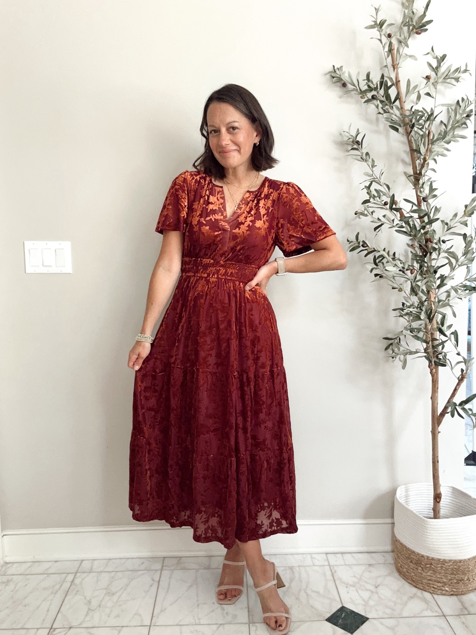 Amazon fall dress!

Perfect for fall family photos or a fall wedding!

Runs true to size - I’m wearing a small.


#LTKOver40 #LTKFindsUnder50 #LTKSeasonal