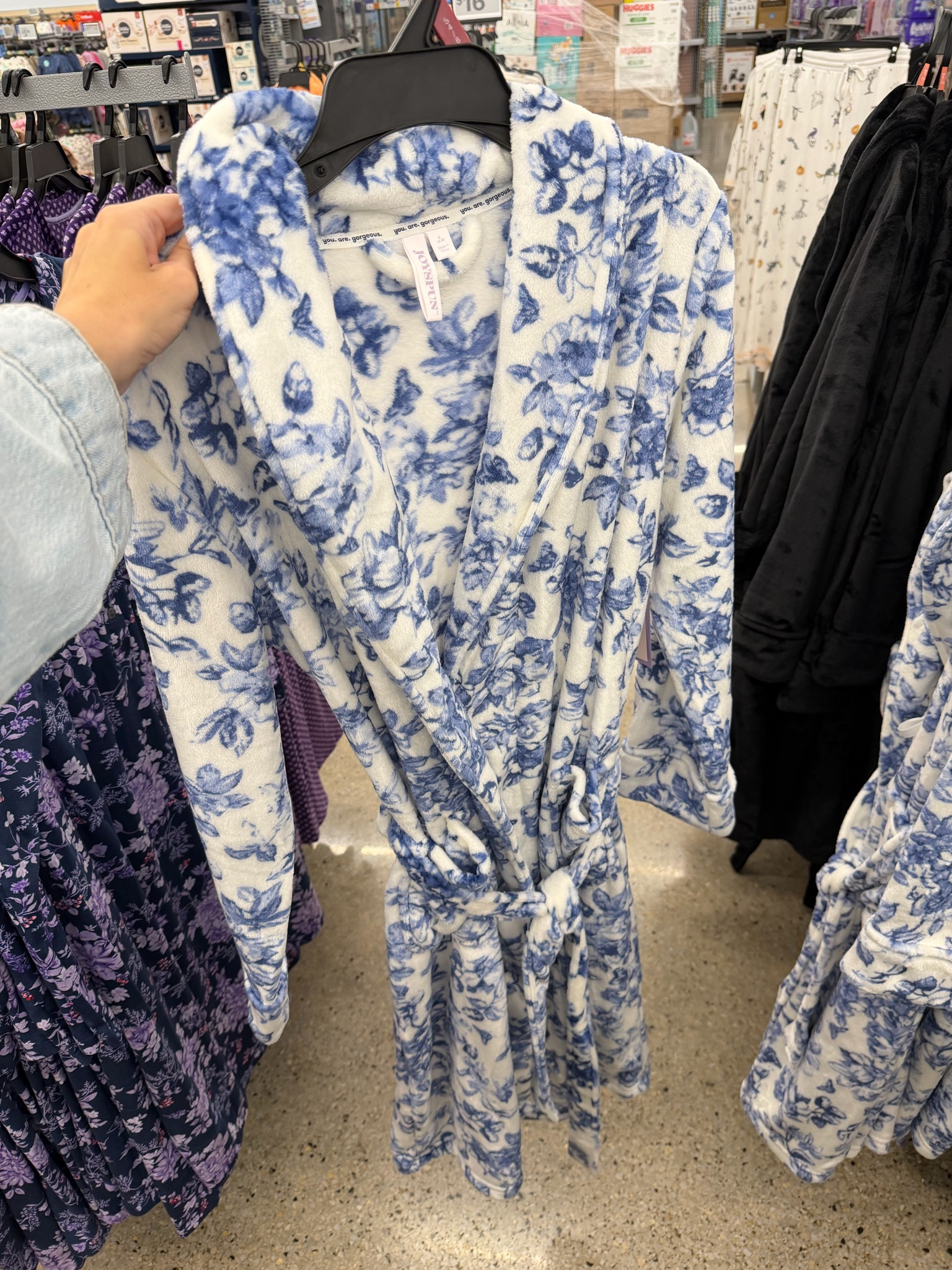 Walmart luxe robes in new colors and prints, I love these. I have a size small but next time I might grab the medium for more room #walmartfashion