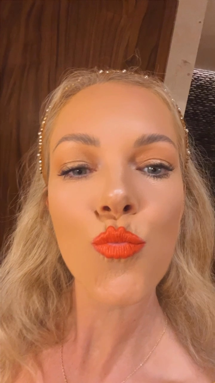 Coral kiss 💋 

#LTKBeauty #LTKVideo #LTKFindsUnder50