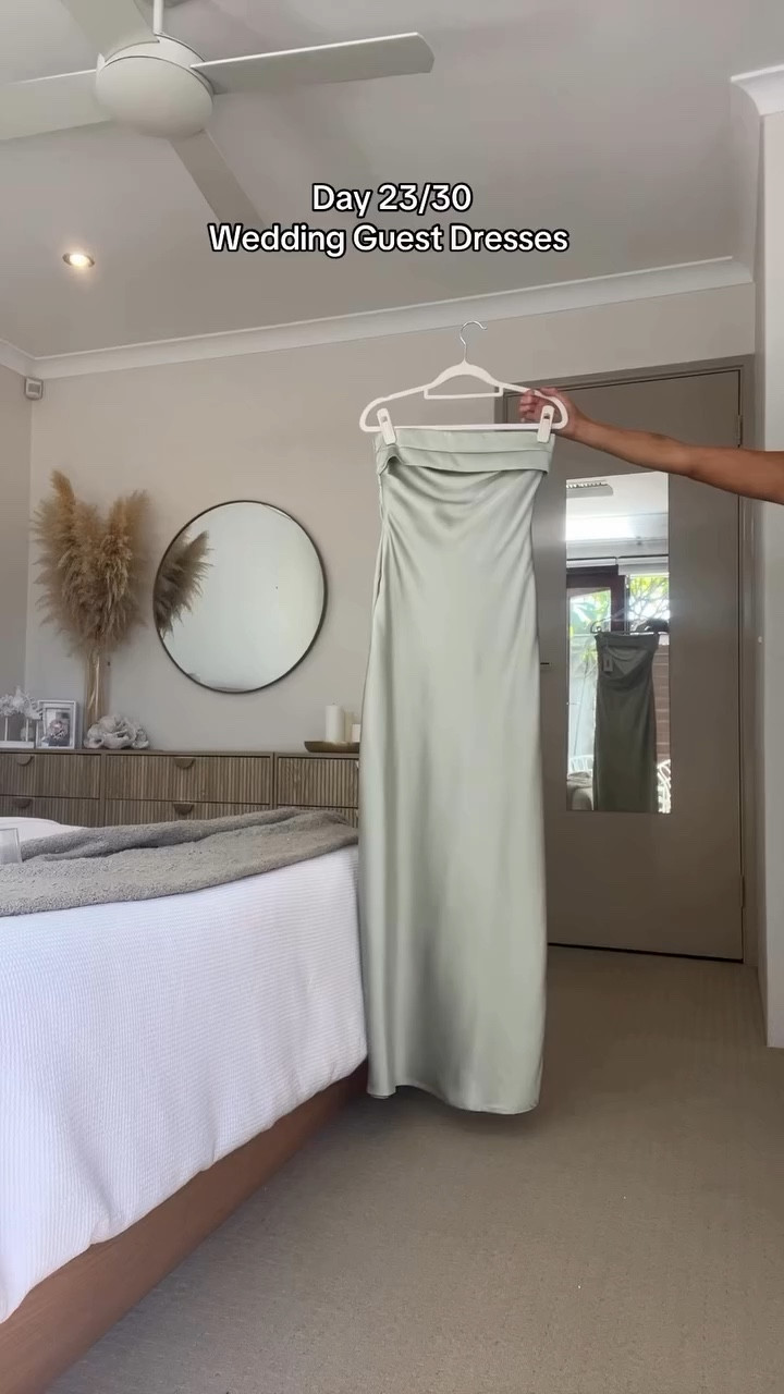 Day 23/30 Wedding Guest Dress Inspo!

So pretty and classic! This colour would look perfect in spring or autumn! 🍏 

Would you wear this colour? 

@beginningboutique #WeddingGuestDress #promdress #prominspo