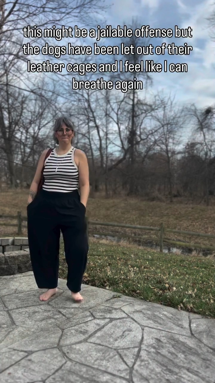 BAREFOOTERS REJOICE! 
Sound on for a dose of spring. 💋

@oldnavy @portlandleather @warbyparker @komusodesign