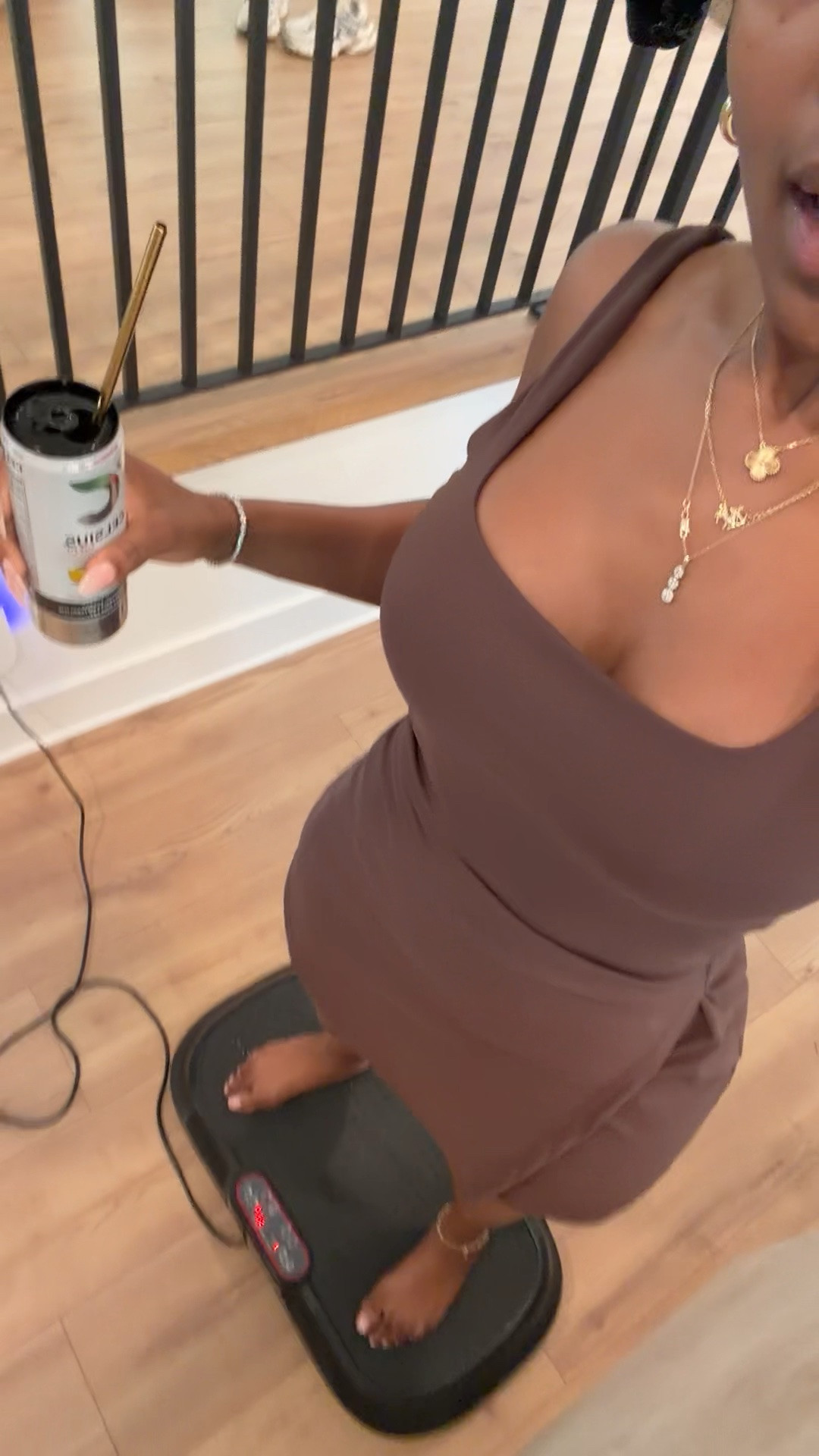 Scroll to shop! ✨ My vibration plate for exercise. Everything is linked below.👇🏾

Desliza para comprar. ✨ Mi plataforma vibratoria para hacer ejercicio.

📲 Download the free LTK app & follow me @kirasfashionfinds to shop all my daily finds.

#LTKfitnessgoals #LTKselfcare #LTKActive