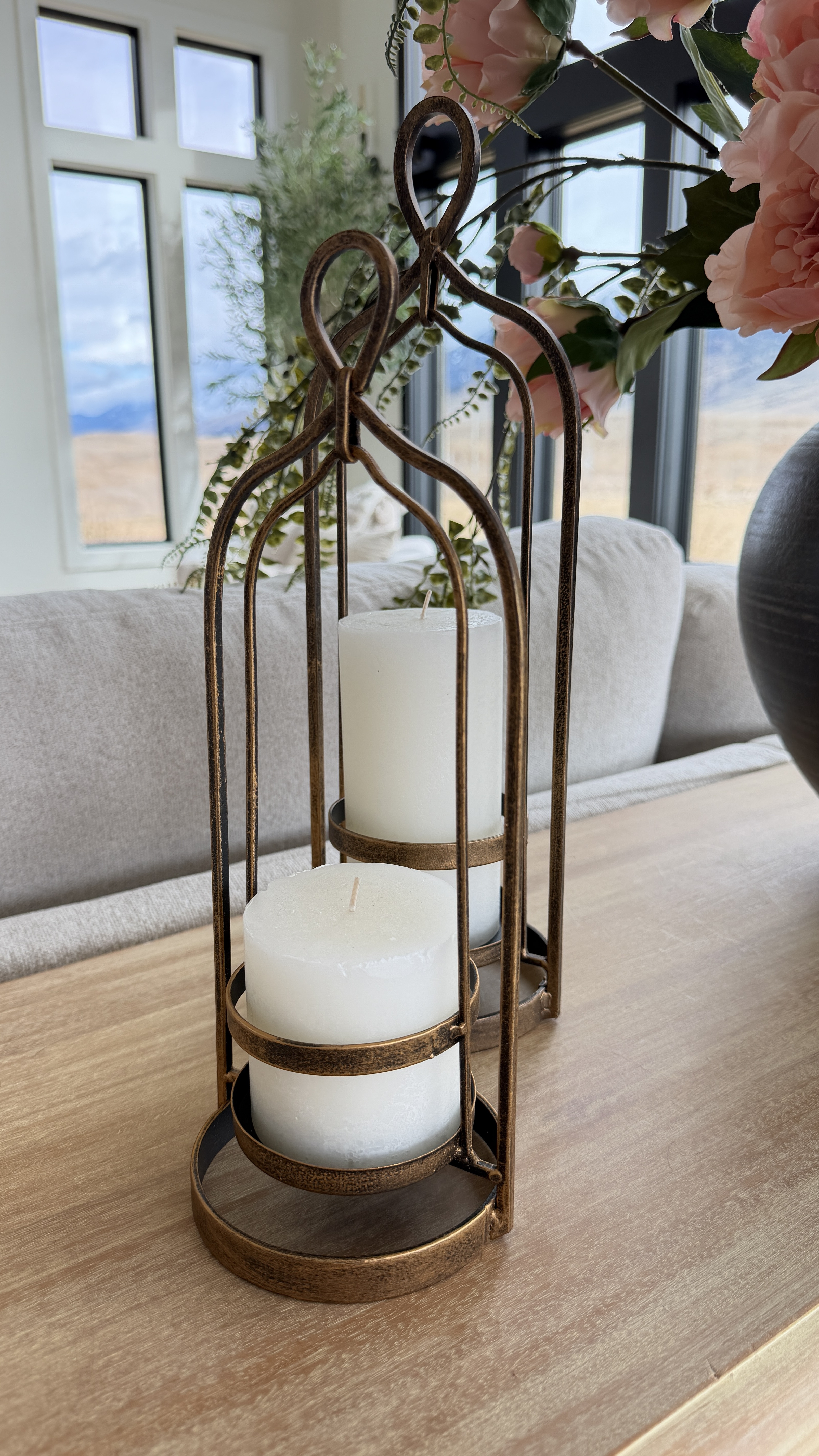 Spring in the living room just means lighter layers, fresh flowers, and warm neutrals that make the whole space feel bright again.
Spring home decor, living room decor, modern organic home, warm neutral decor, home styling inspo. Scroll to shop!

#LTKHome #LTKU #LTKSeasonal