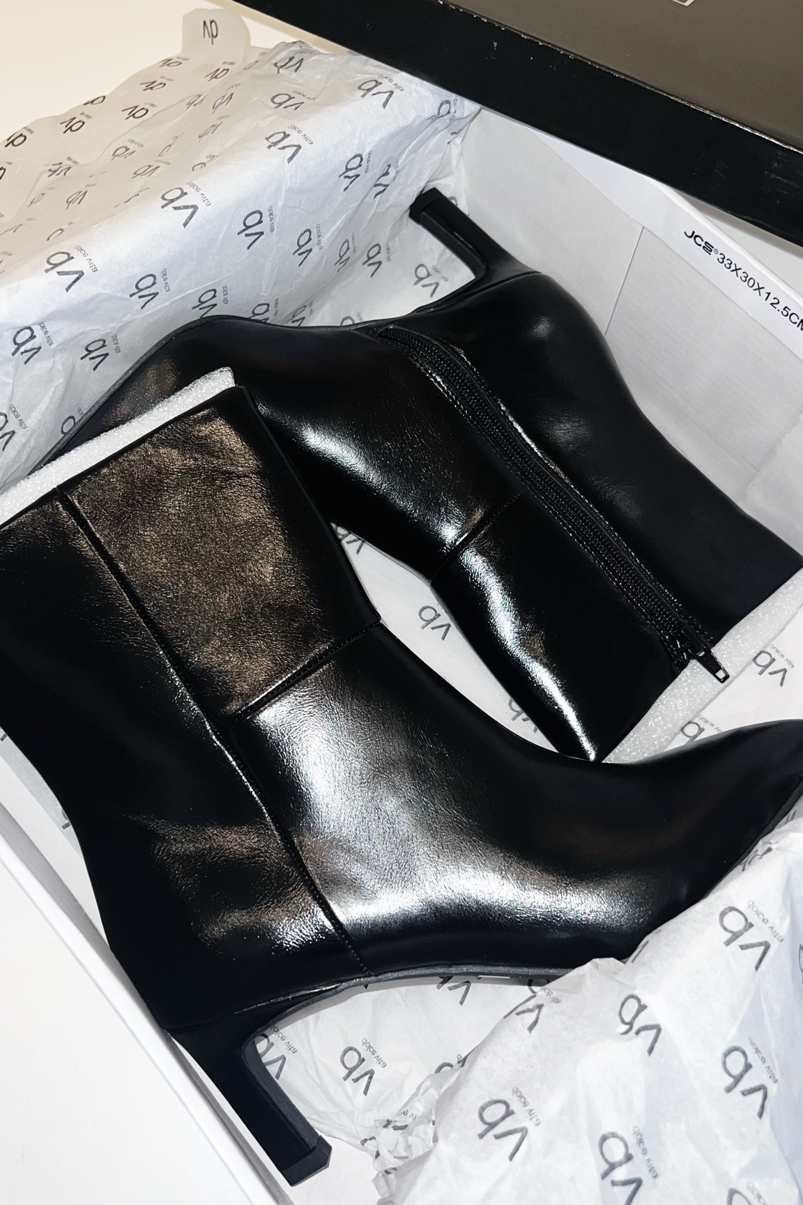 These black booties from Dolce Vita are a fall must have (and p.s. they’re under $50)!

#LTKSeasonal #LTKFallSale #LTKStyleTip