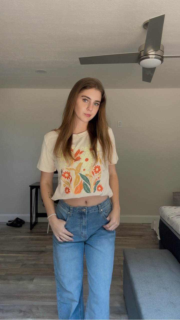 Flowery fits + wide-leg denim = my summer uniform 🌼🩵
Loving this look from @genleck — so easy, so cute.

Shop my outfit in my LTK! 

@genleck @hdlte_official #genleck #genleckjeans #amazon #amazonfashion #amazonfinds