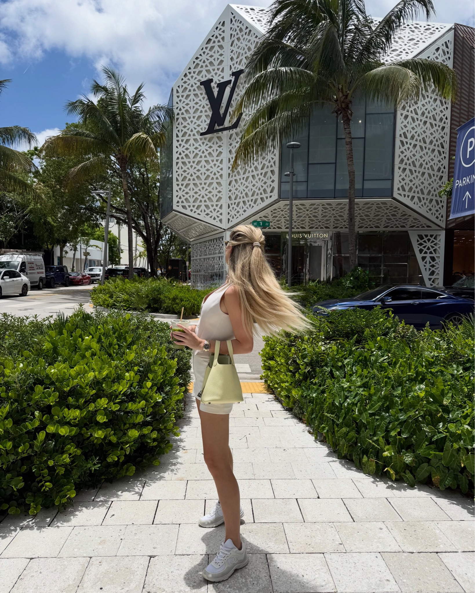 Carefree days in Design District fully dressed in @aritzia🤍🌴🧋#picotin18 #jaunemilton #chaneltrainers