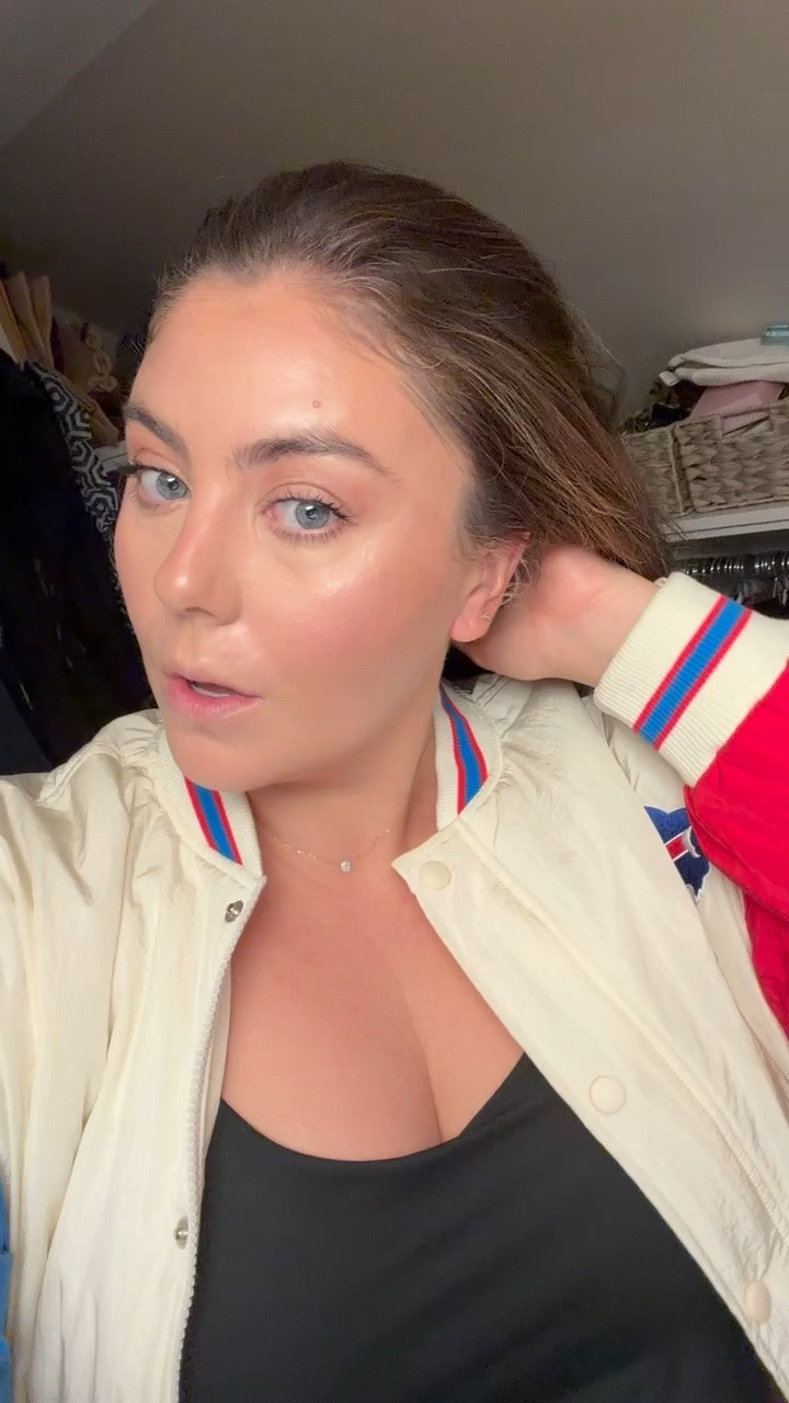 Let’s see how the 3 second setting spray holds up today! Wearing size XL in jacket, XXL in top, 16Plus in jeans. Use CARALYN15 at Good American.

#LTKSeasonal #LTKPlusSize #LTKBeauty