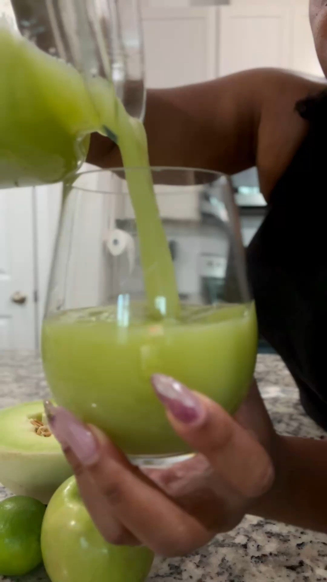 Hydration, but make it holistic. 🍈✨ The Honeydew Crisper is my go-to for a refreshing boost. 🍏 🥝I’ve been leaning into more green juices lately and this combination is a winner. This recipe and 20+ other juice blends will be in my upcoming ebook!

Recipe: 
• 1 Honeydew Melon
• 4 Kiwis
• 3 Green Apples
• 2 Lime

• #HoneydewCrisper
• #HolisticHousewife
• #GreenJuiceRecipe
• #DaylieDose