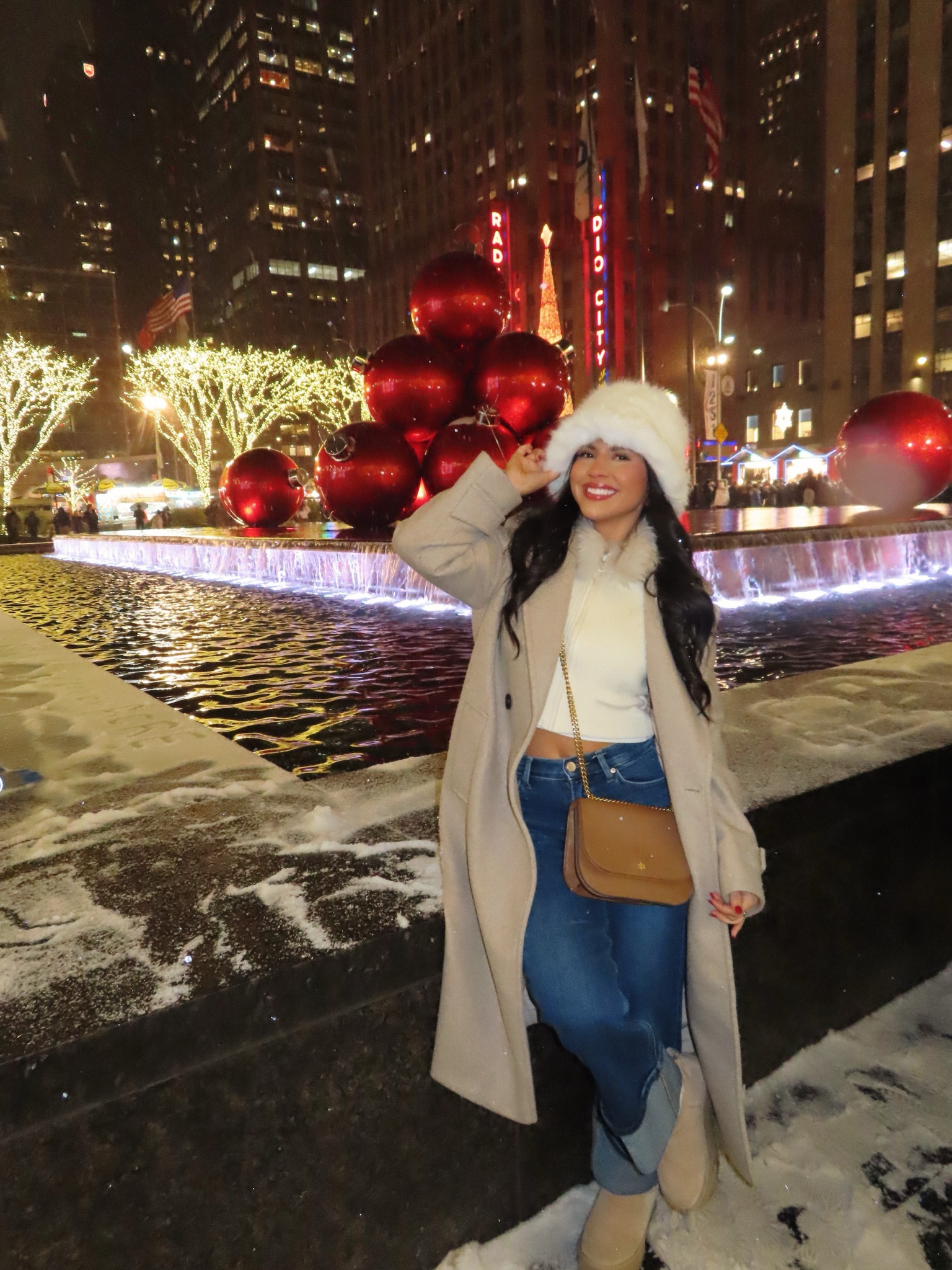 snow in the city!!! ❄️

wearing an xs top and size 25 jeans. my jeans are the dark version of the pair linked! coat is Zara


#LTKdayinmylife #LTKPetite #LTKSeasonal