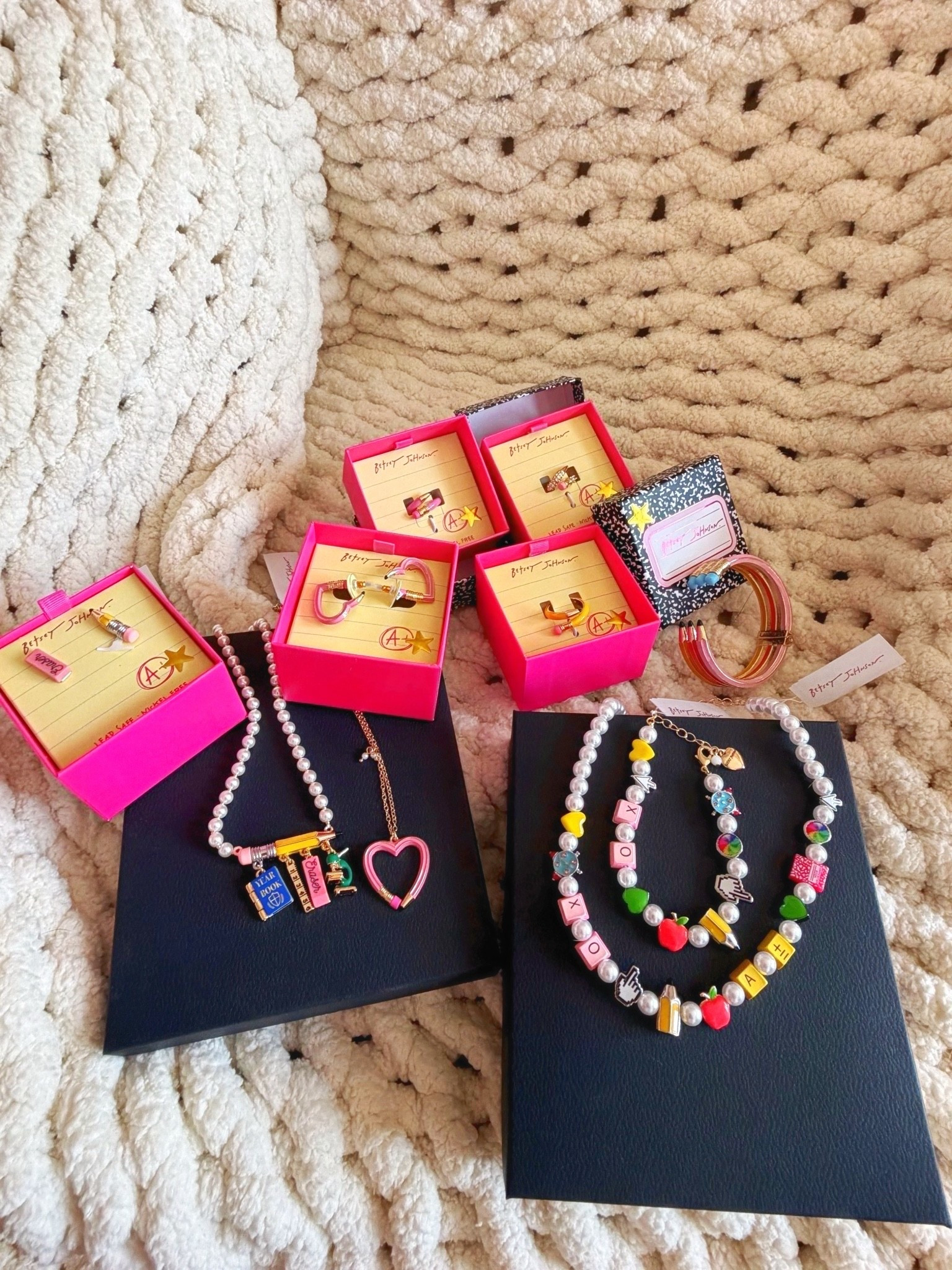 Teacher Jewelry

#LTKootd #LTKSeasonal