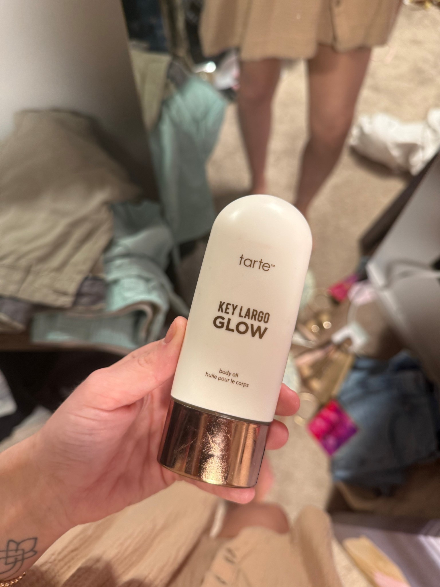 Beat the winter blues and pale scarries with this Tarte key largo glow! I am OBSESSED and it smells AMAZING!!!!!