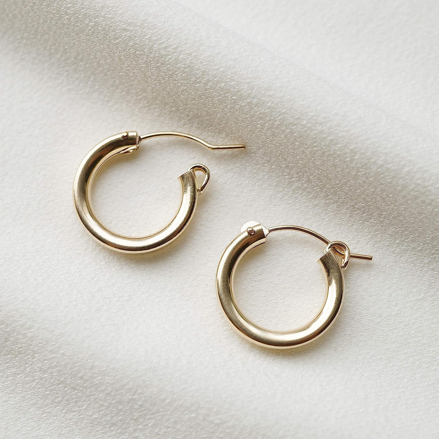 HUNTER & TROVE 14K Yellow or Rose Gold Fill Hoop Earrings, 13mm - 35mm Sizes | Amazon (CA)