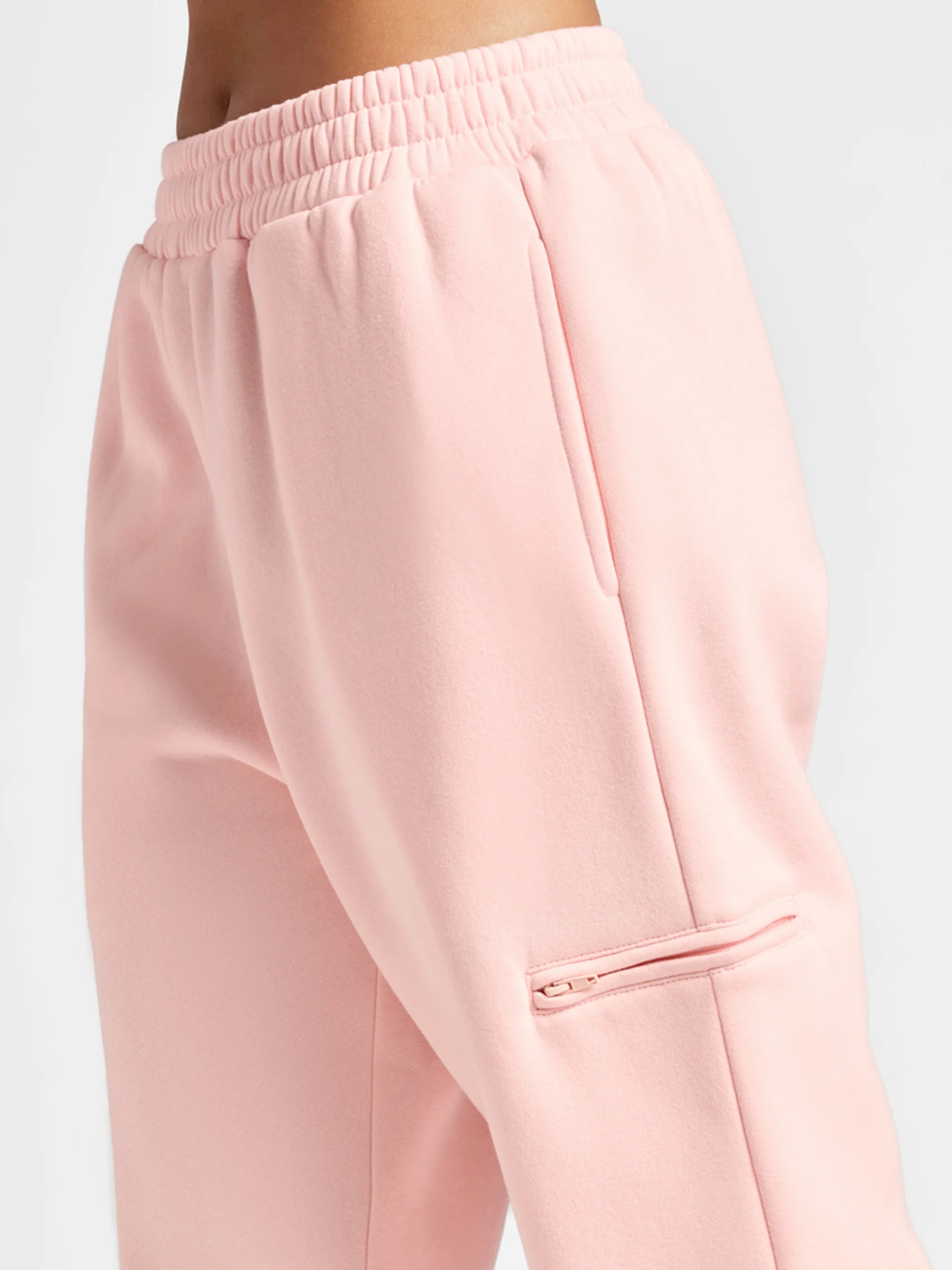 tarte x Comfrt airplane mode travel sweatpants | tarte cosmetics (Global)