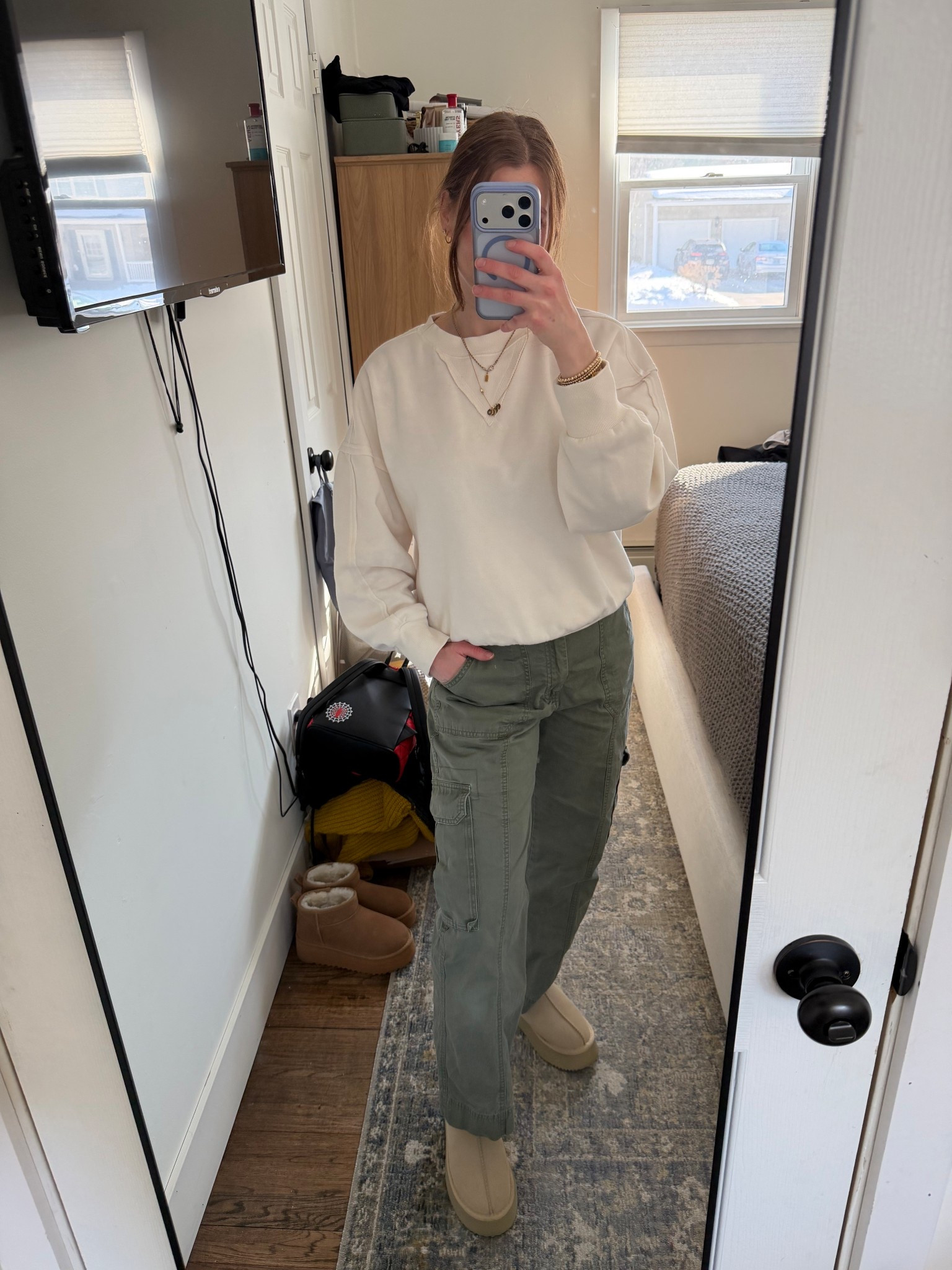 OOTD running errands 
Xs in crewneck sweatshirt 

#LTKootd